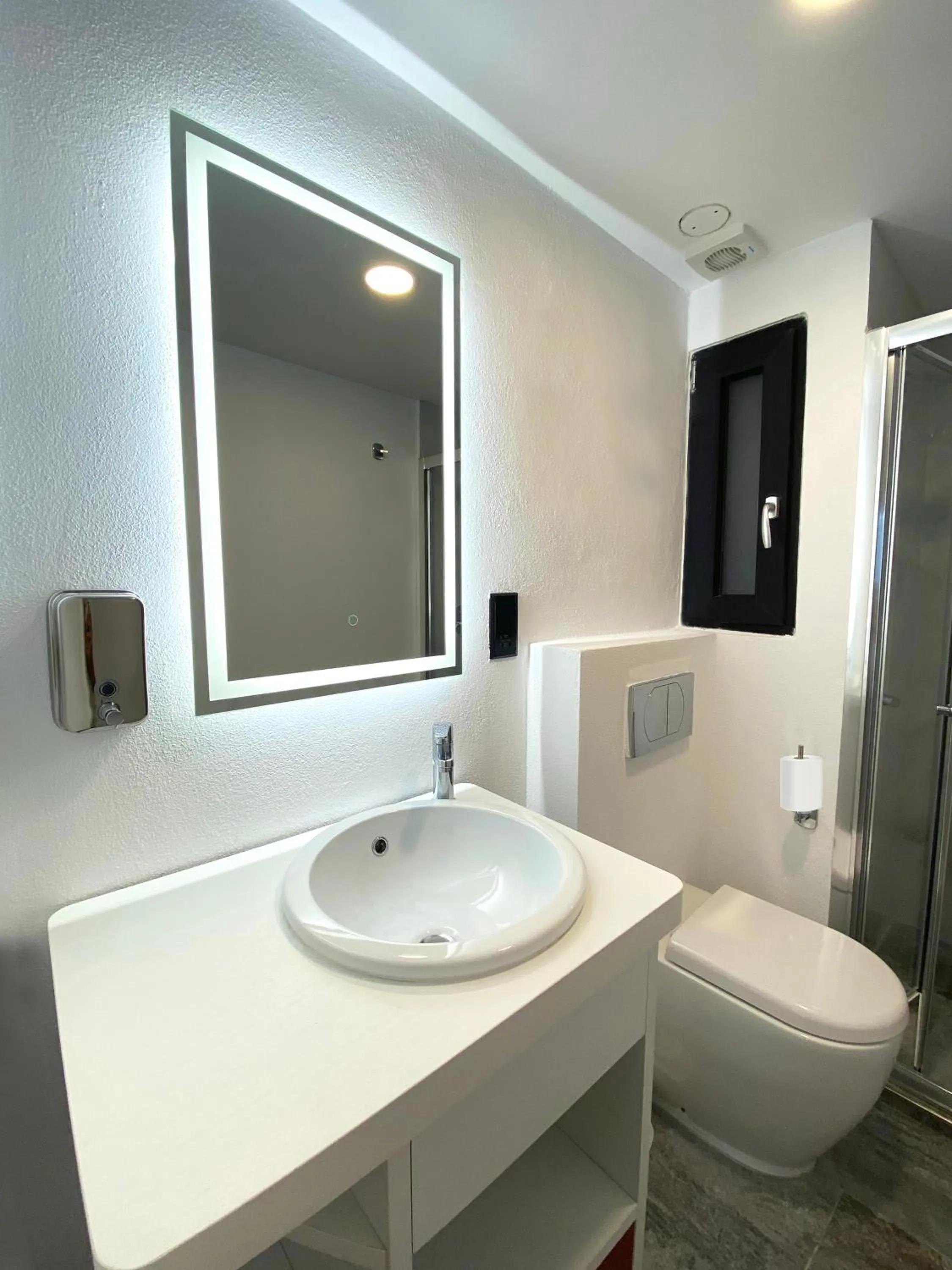 Bathroom in Citizen Suites