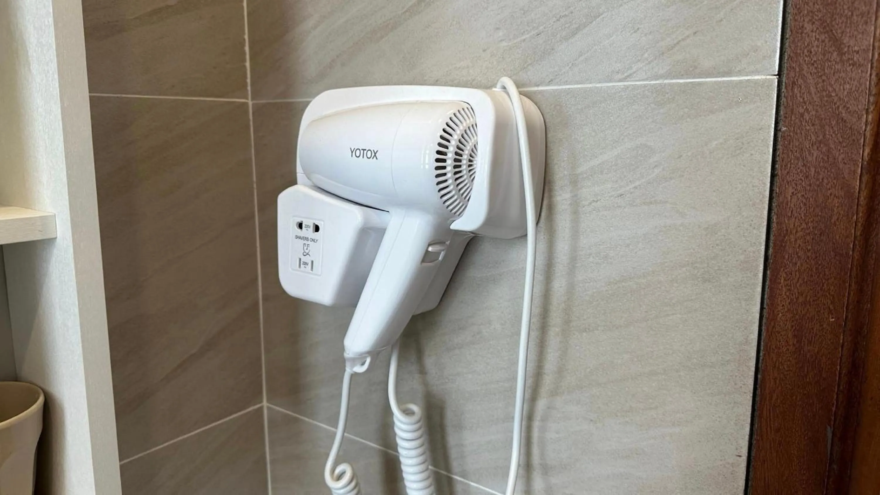 dryer in Thung Lũng Xanh TQK Hotel