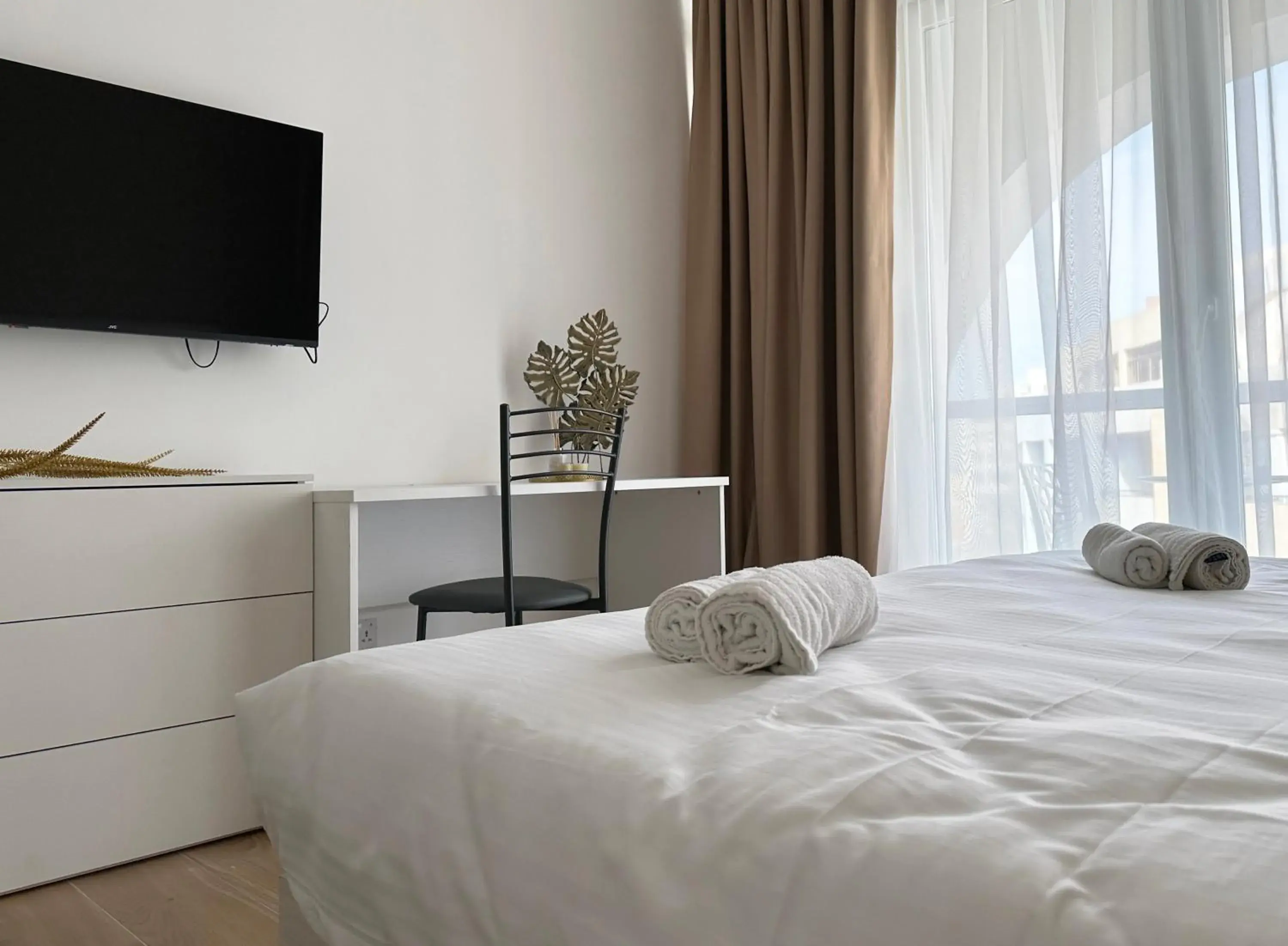 TV and multimedia, Bed in Miami Apartments TV and multimedia, Bed in Miami Apartments