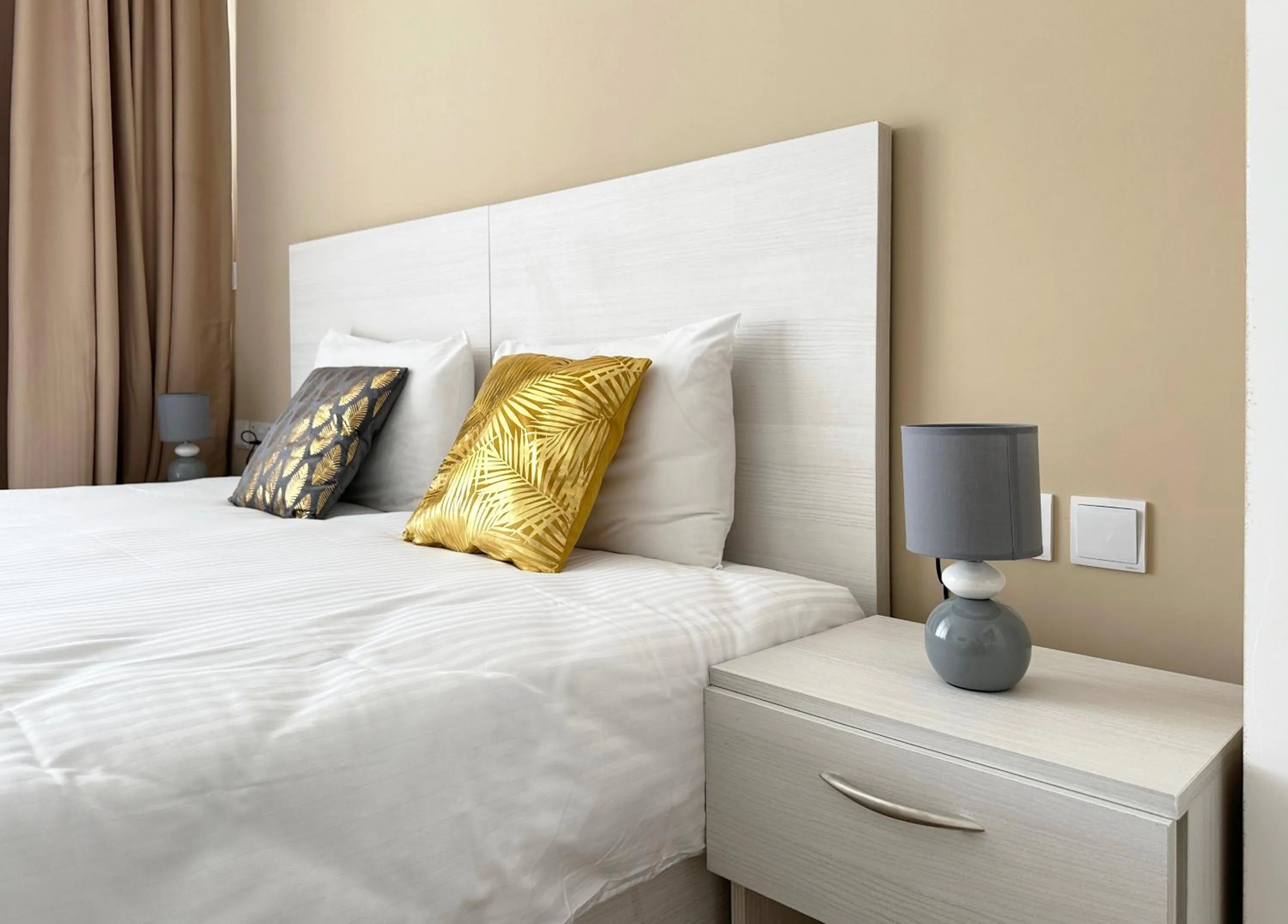 Photo of the whole room, Bed in Miami Apartments