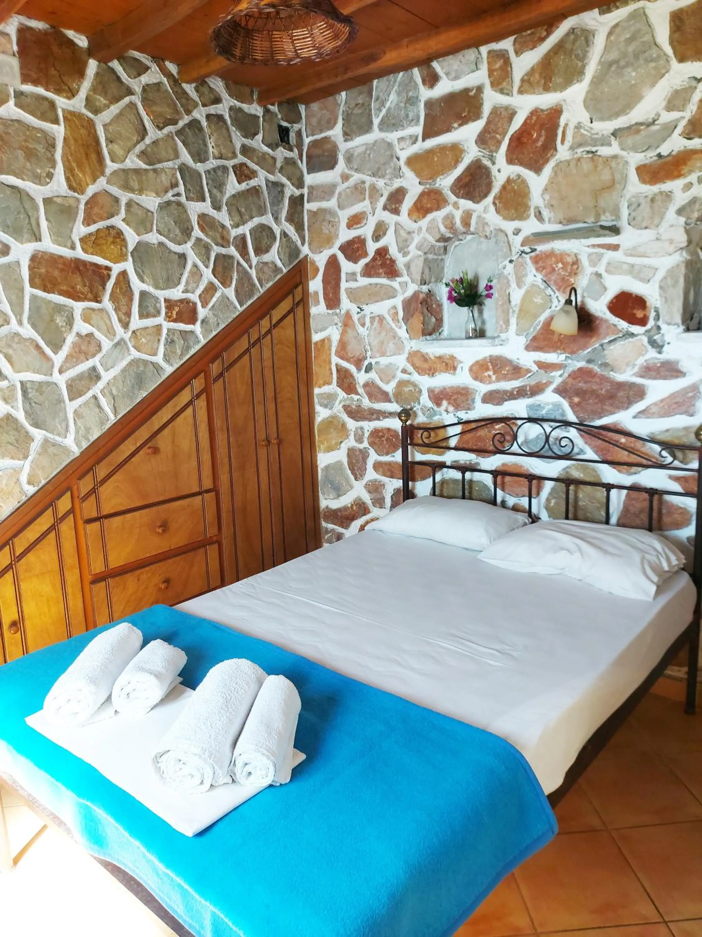 Bed in Aigaio View Studios & Rooms