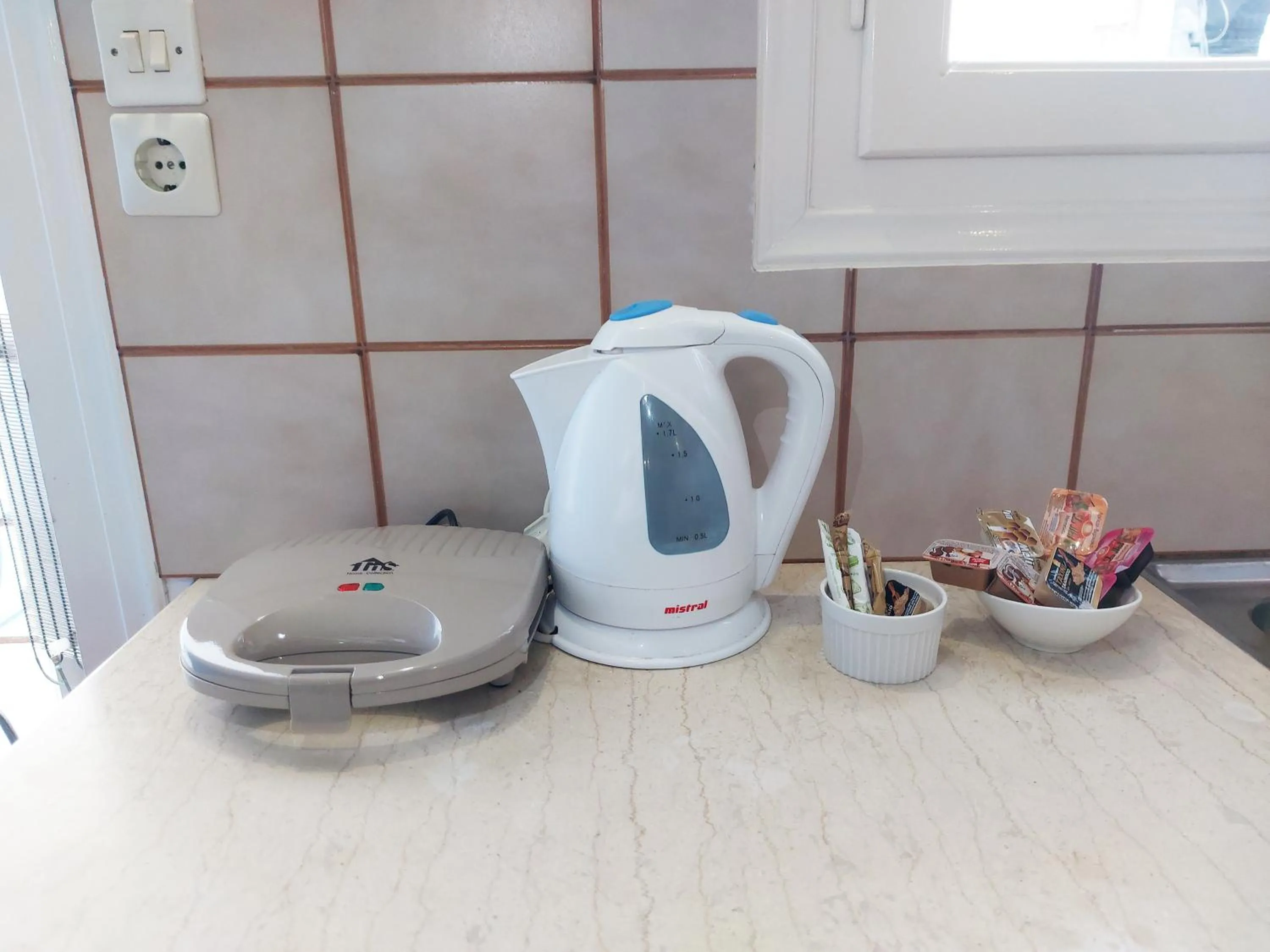 Coffee/tea facilities in Aigaio View Studios & Rooms
