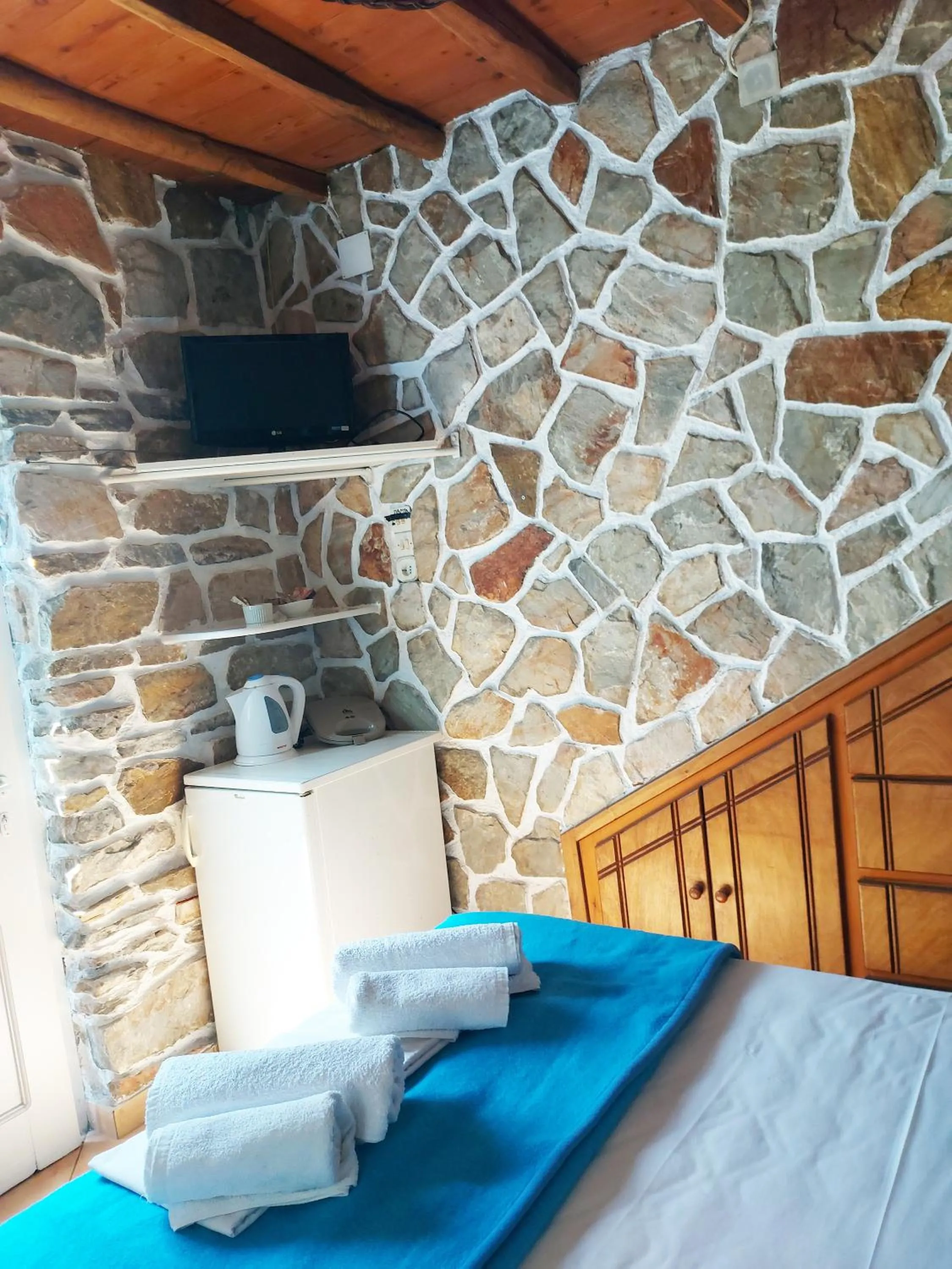 Coffee/tea facilities, Bed in Aigaio View Studios & Rooms