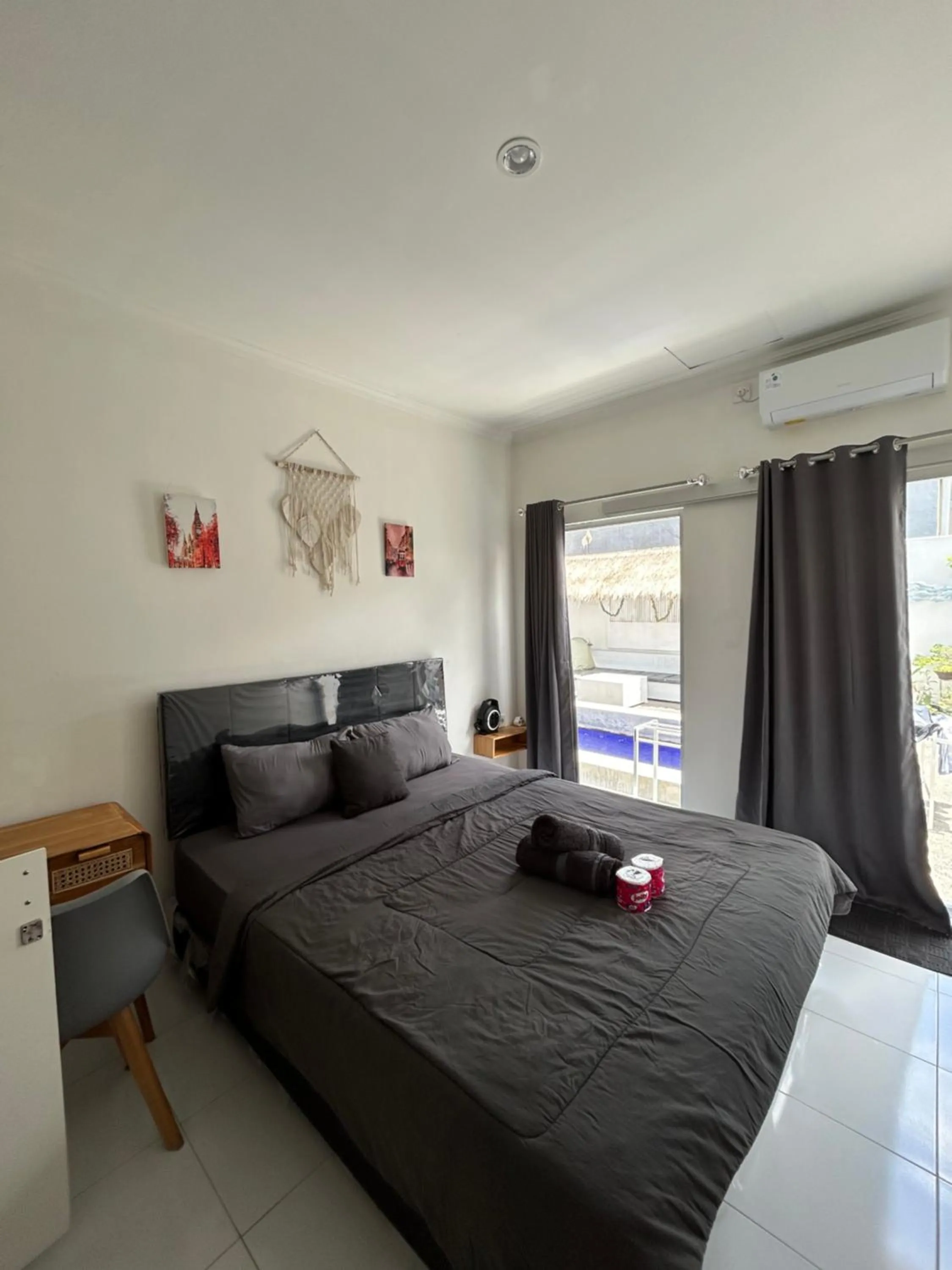 Double Room with Pool View in White sandat guest house