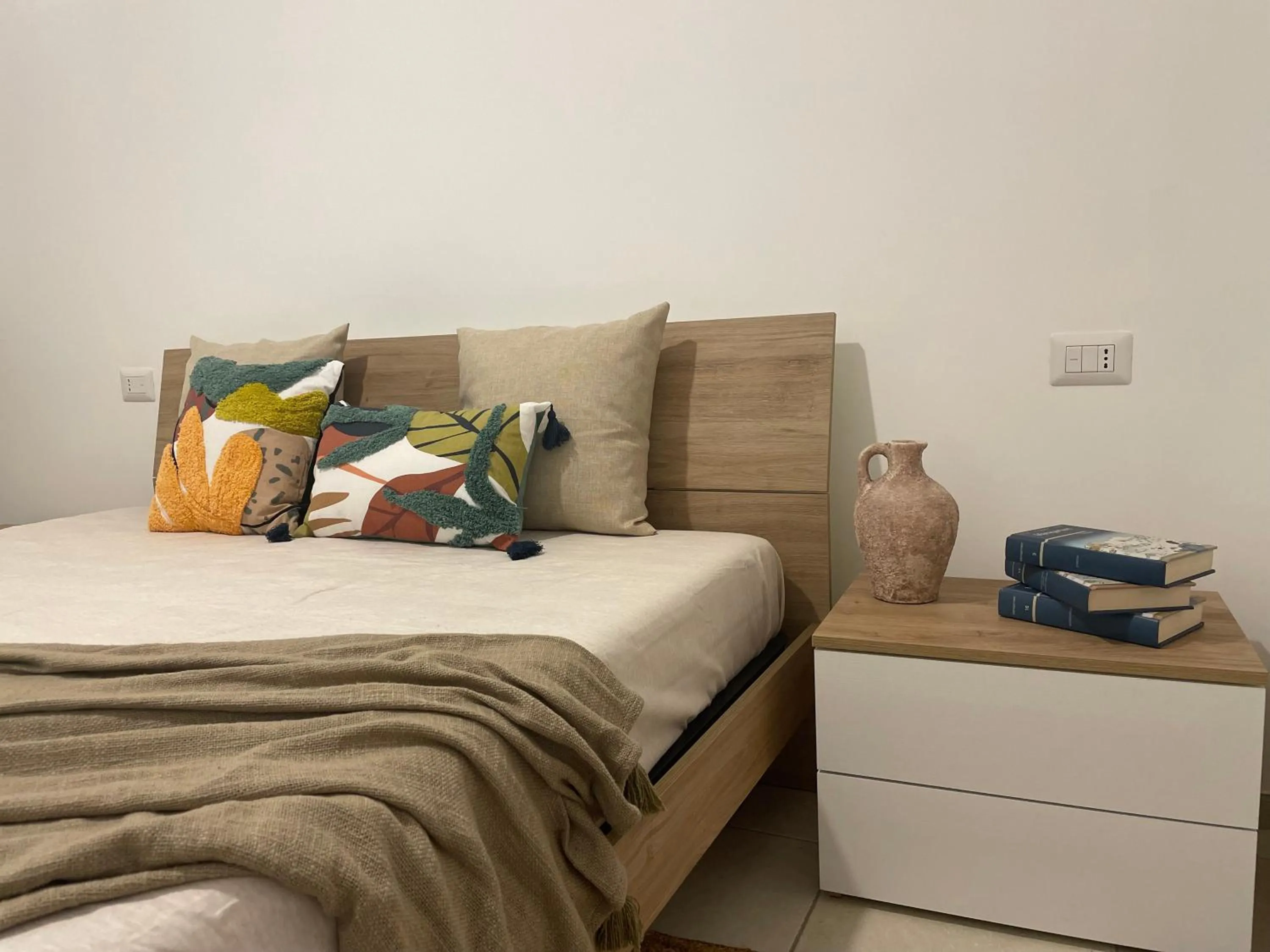 Bedroom, Bed in Maioliche Apartment