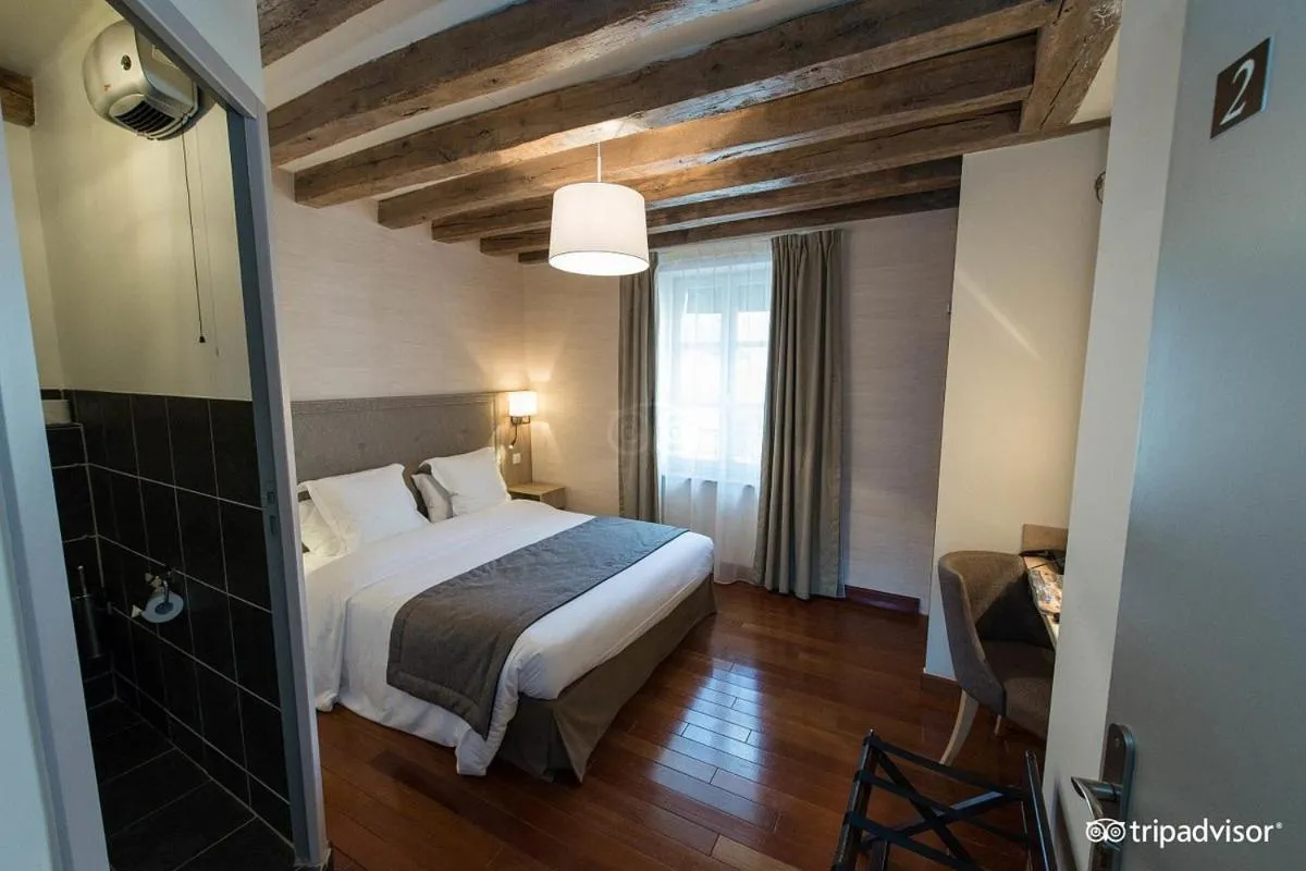 Photo of the whole room, Bed in Relais de la Loire
