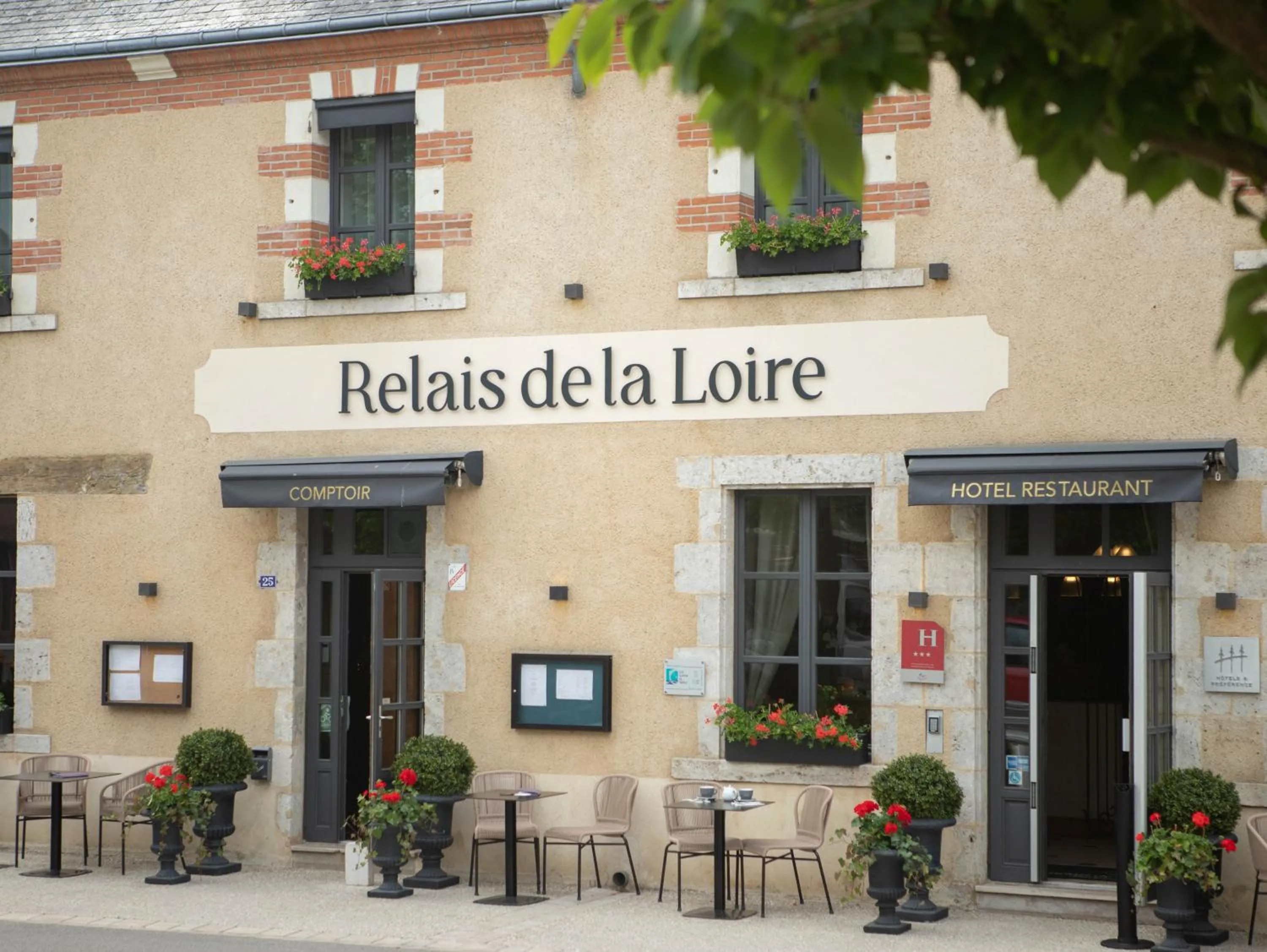Facade/entrance in Relais de la Loire