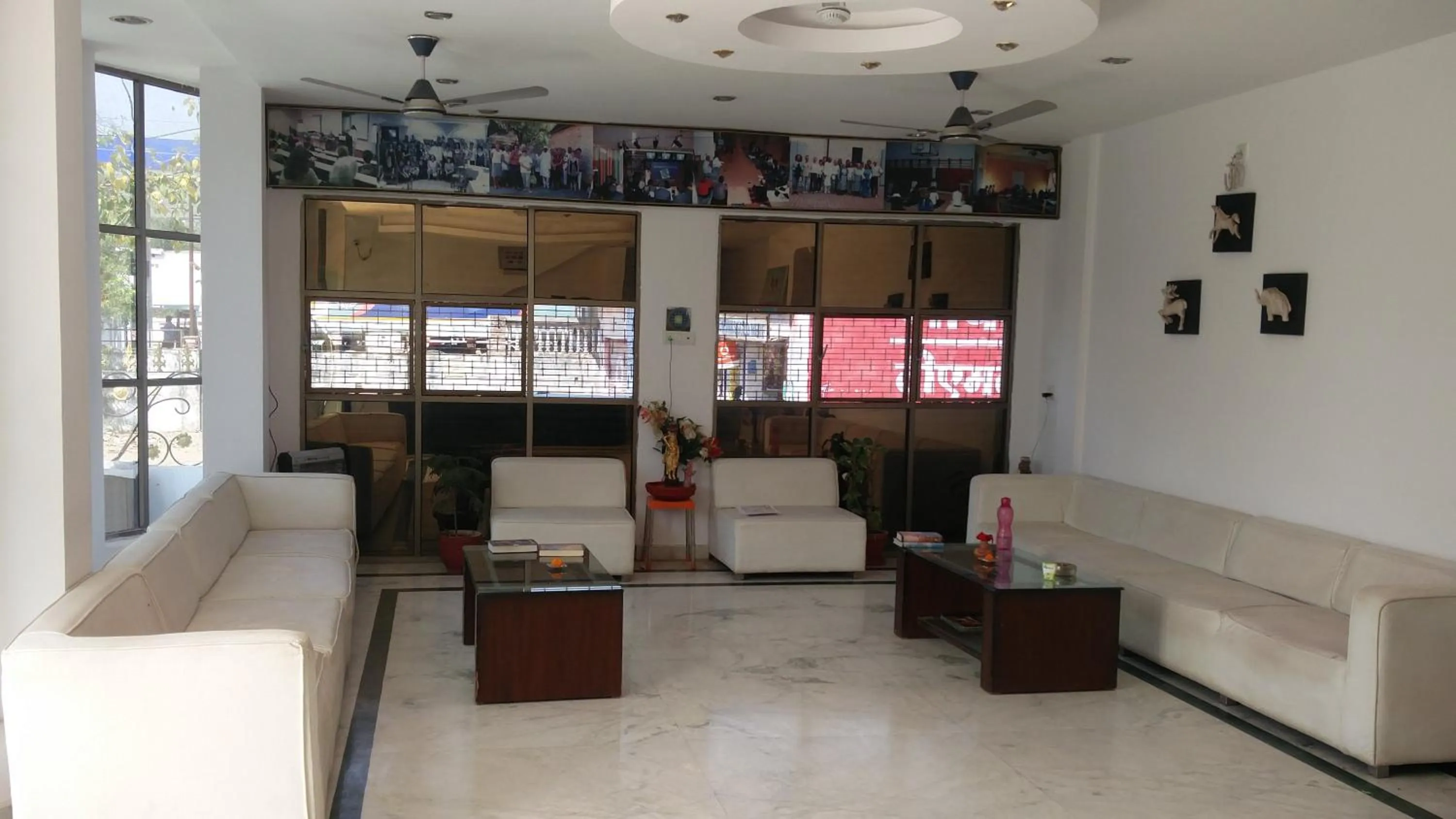 Living room in Euro Star Inn