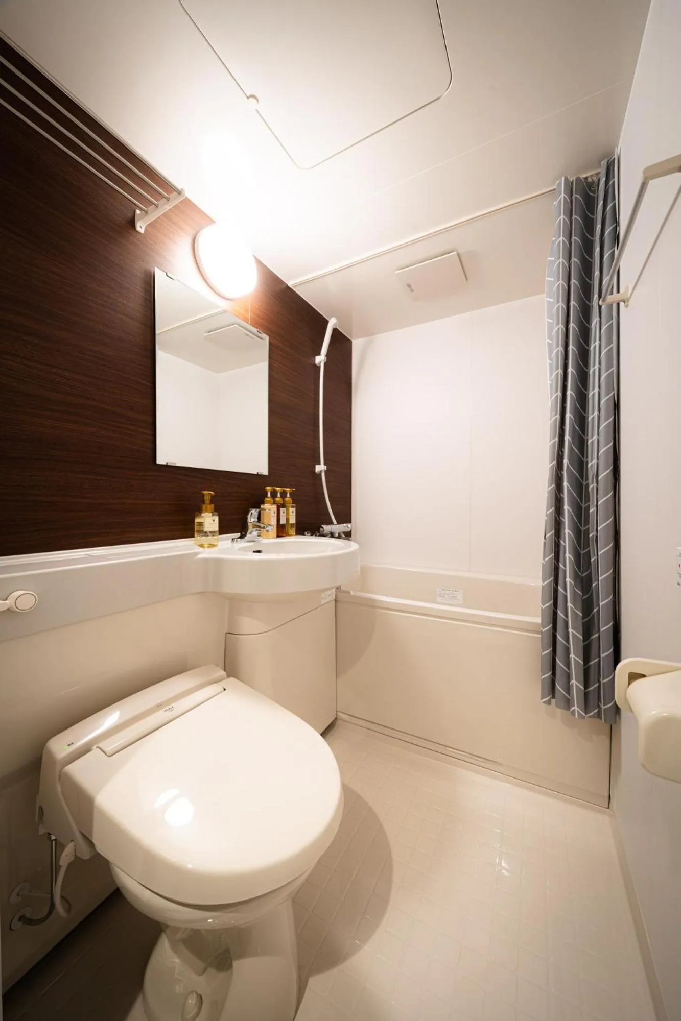 Shower in R Hotel Namba South