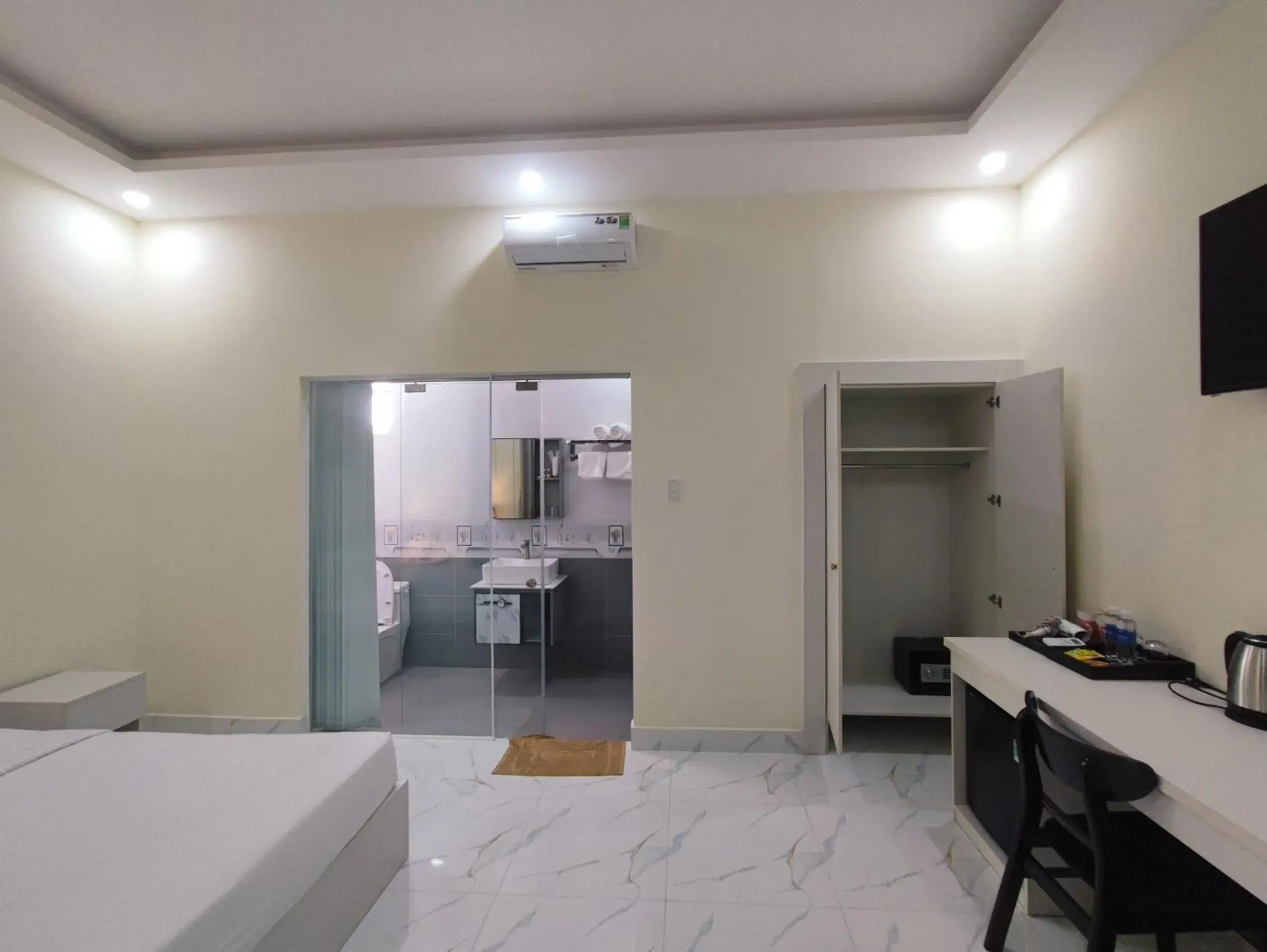 Photo of the whole room, Bed in Hoàng Anh Côn Đảo Hotel Photo of the whole room, Bed in Hoàng Anh Côn Đảo Hotel