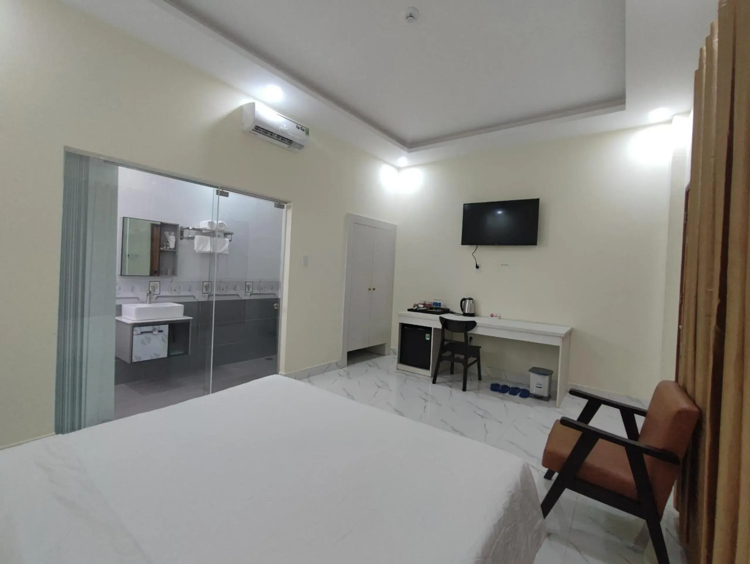 TV and multimedia, Bed in Hoàng Anh Côn Đảo Hotel TV and multimedia, Bed in Hoàng Anh Côn Đảo Hotel