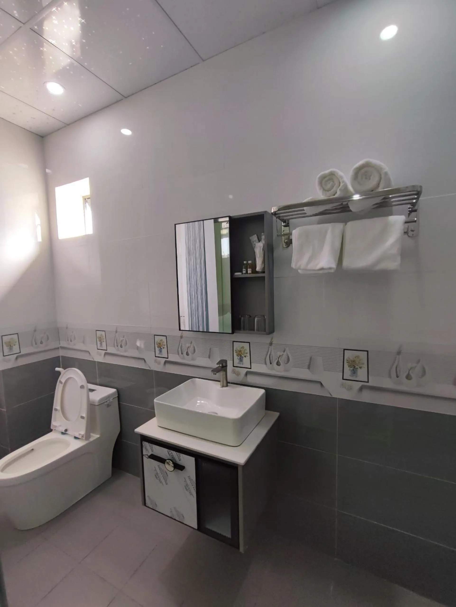 Shower in Hoàng Anh Côn Đảo Hotel