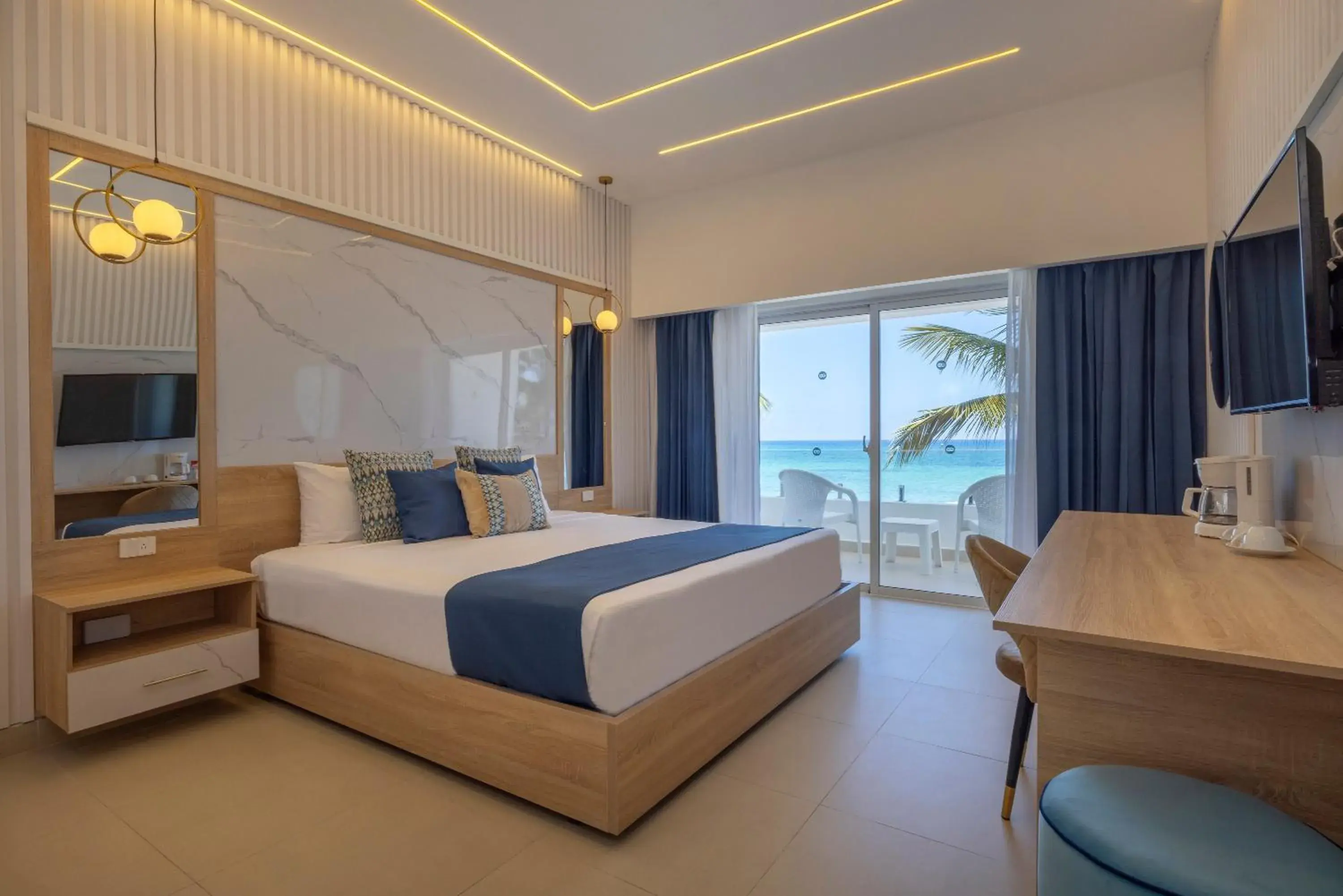 Bedroom, Bed in Hotel HM Bavaro Beach - Adults Only Bedroom, Bed in Hotel HM Bavaro Beach - Adults Only