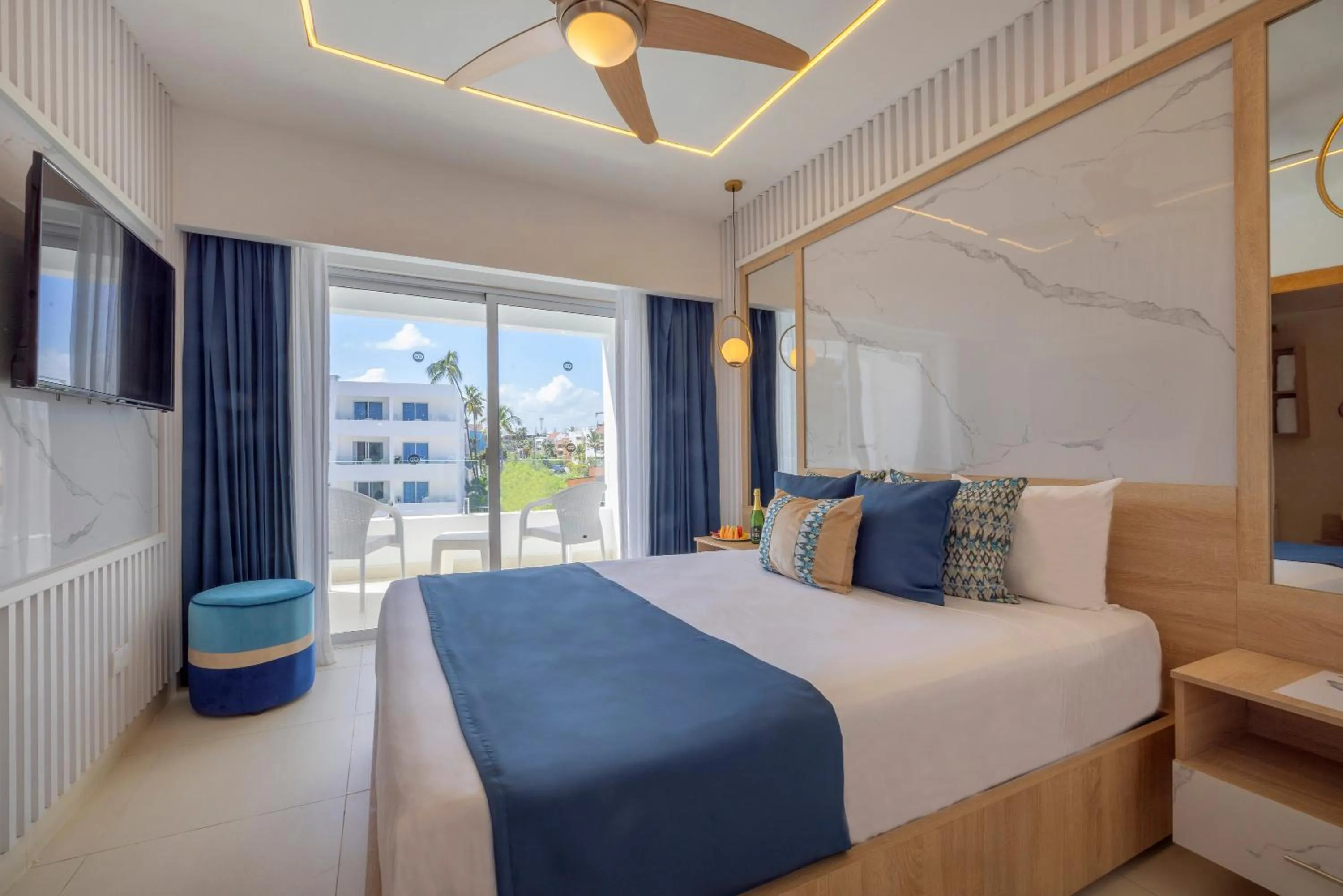 Bedroom, Bed in Hotel HM Bavaro Beach - Adults Only