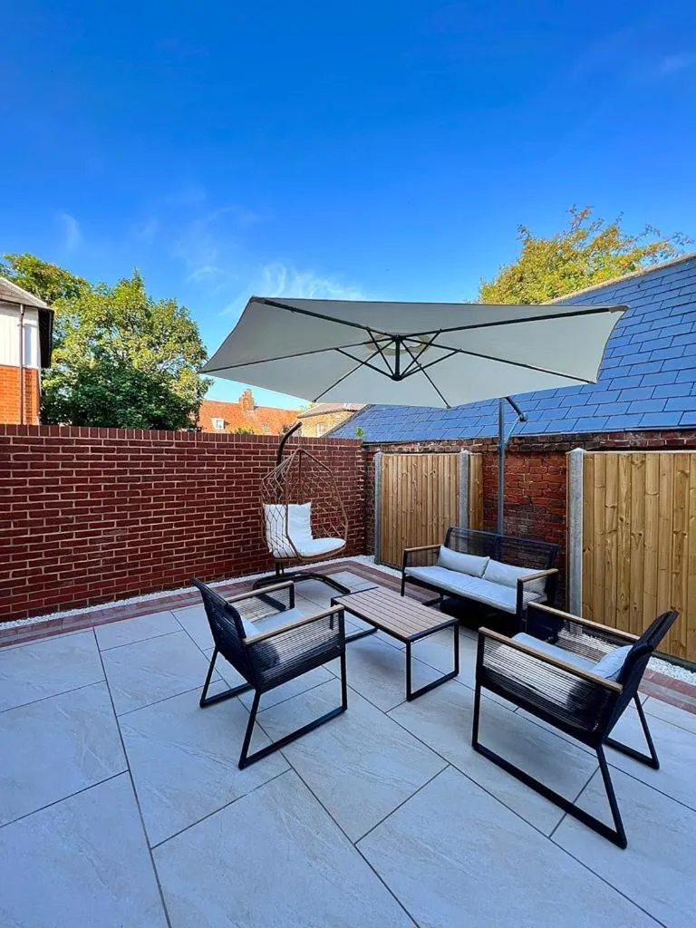 Garden in Charming 3-Bed House with 1 Parking space