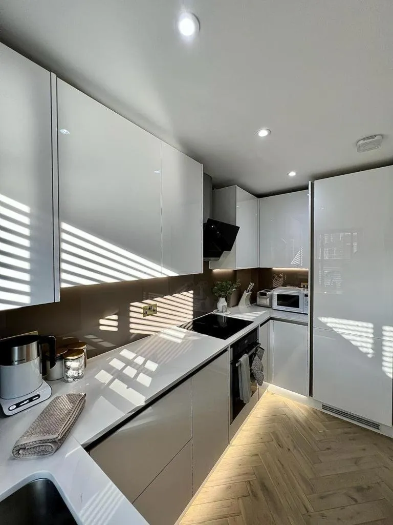 Kitchen or kitchenette in Charming 3-Bed House with 1 Parking space