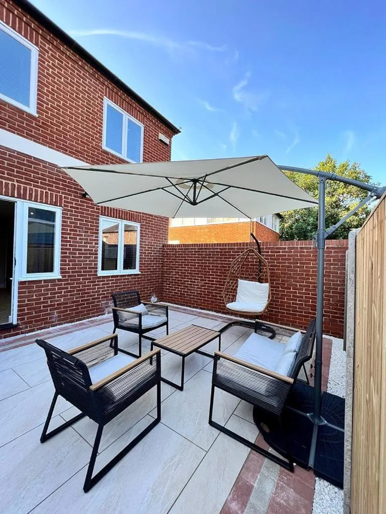 Garden in Charming 3-Bed House with 1 Parking space