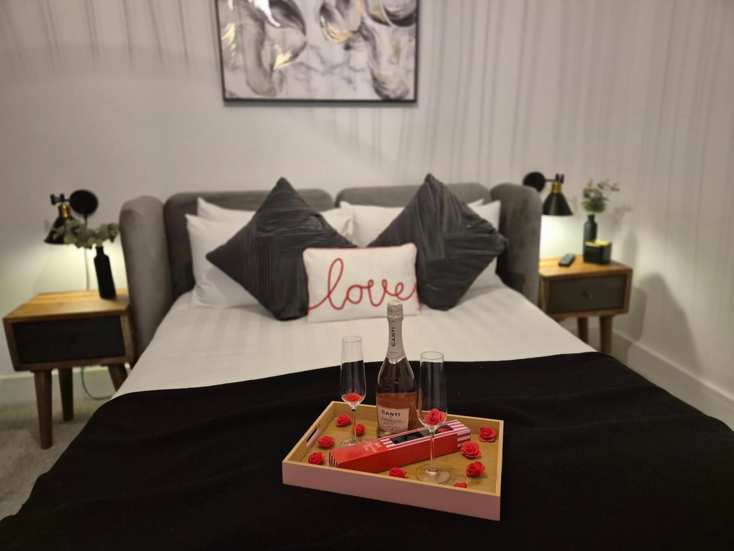 Bed in Charming 3-Bed House with 1 Parking space