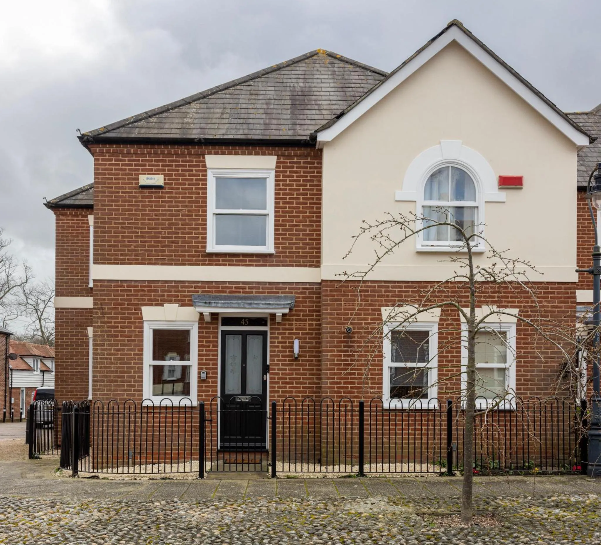 Property building in Charming 3-Bed House with 1 Parking space