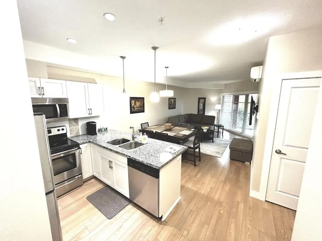 Stay In The Okanagan - Copper Sky, West Kelowna