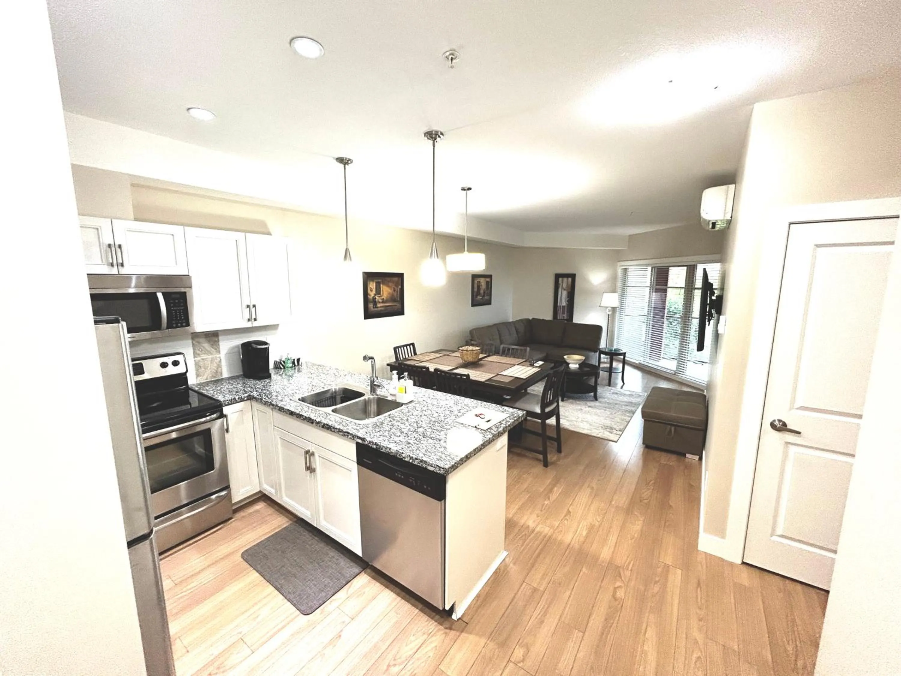 Stay In The Okanagan - Copper Sky, West Kelowna