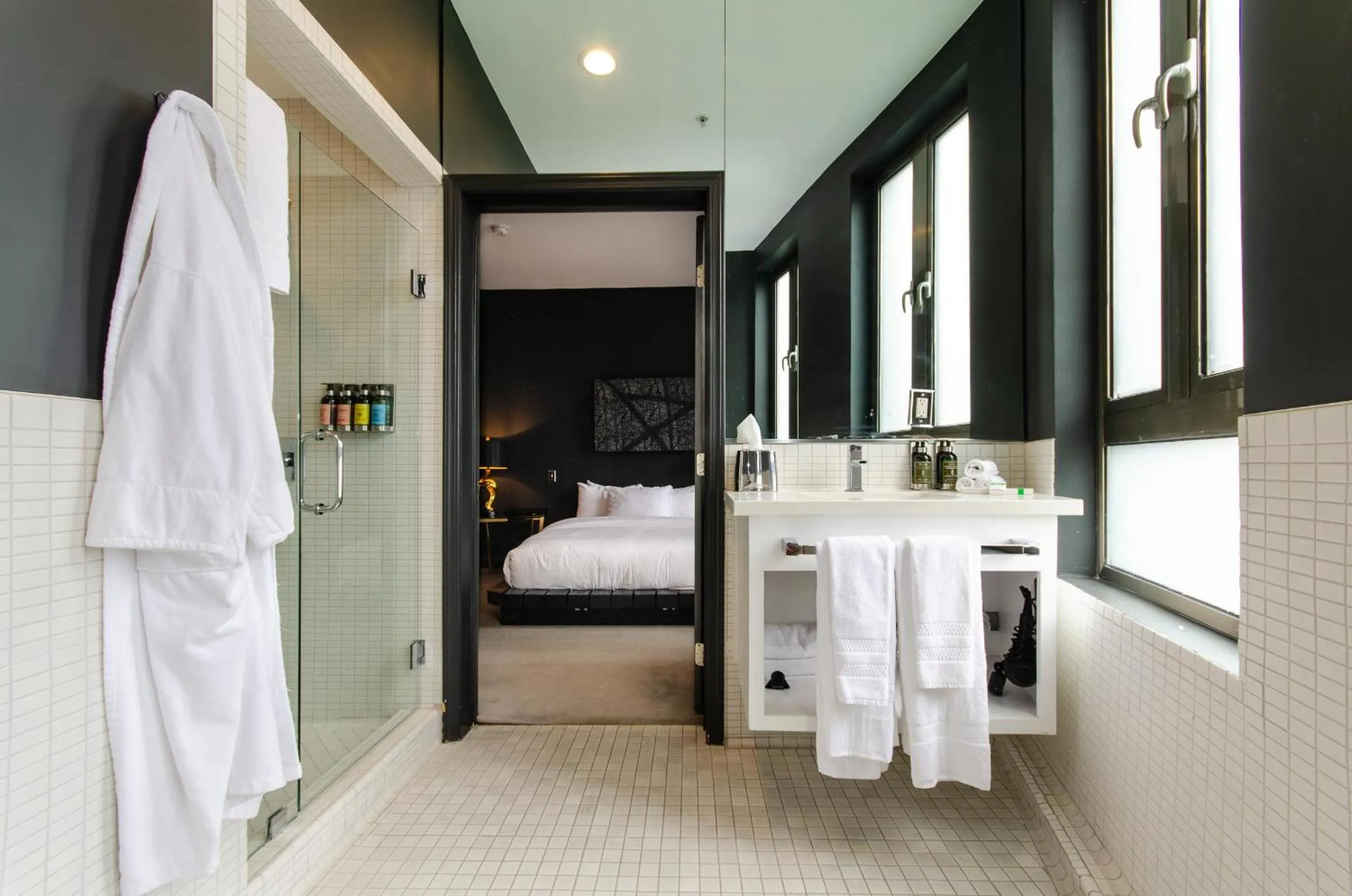Bathroom, Bed in DTLA Boutique Hotel