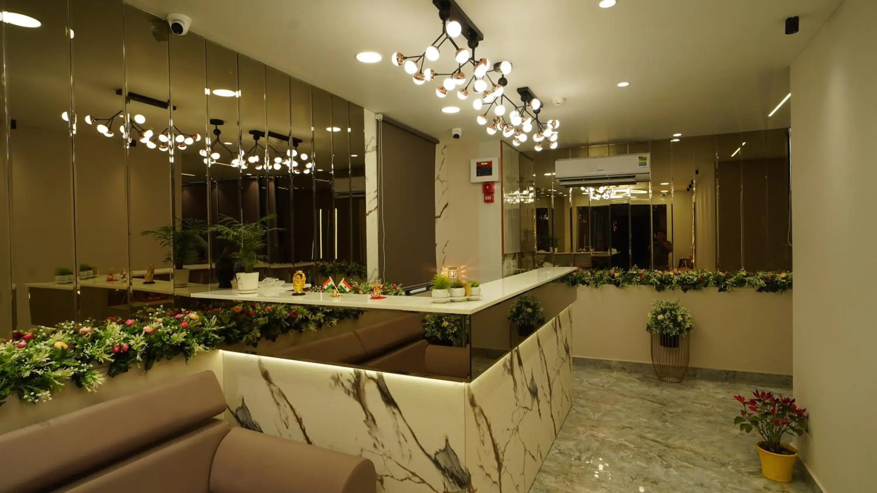 HOTEL RICHIE RICH HOTEL RICHIE RICH