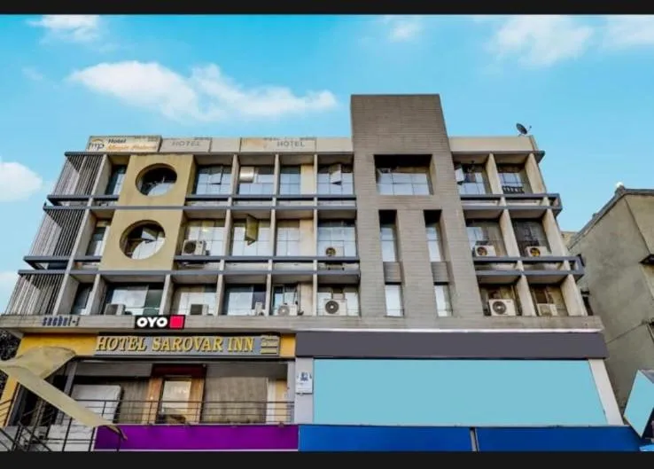 HOTEL SAROVAR INN