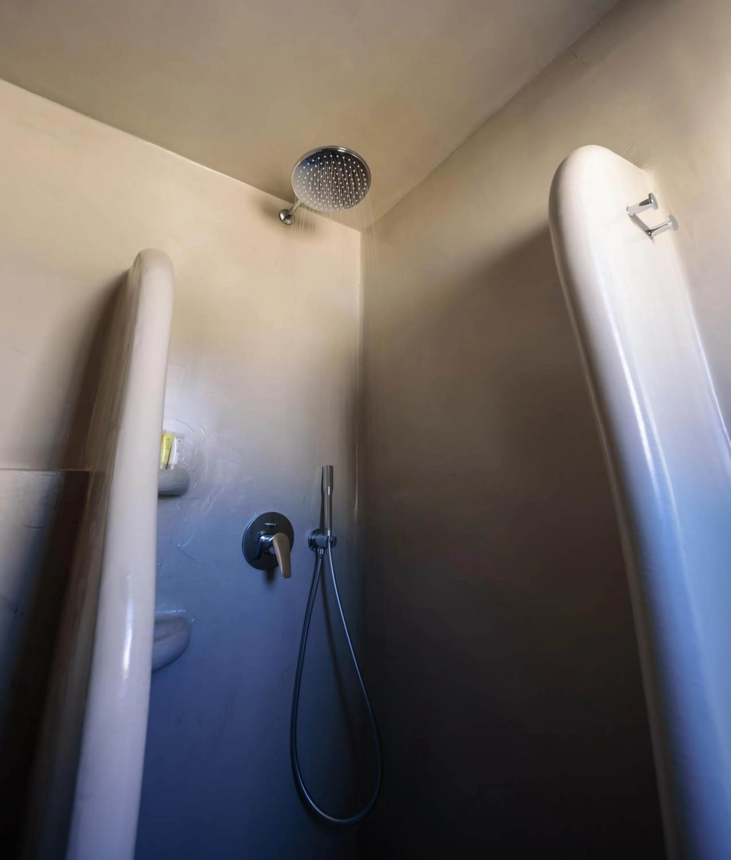 Shower in Tataki Family Hotel