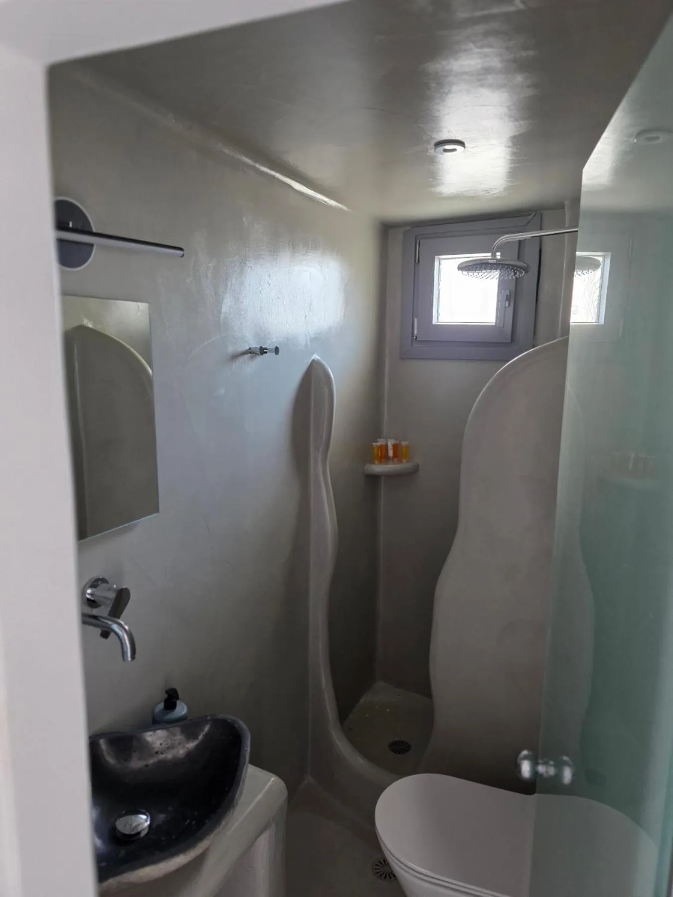 Shower in Tataki Family Hotel