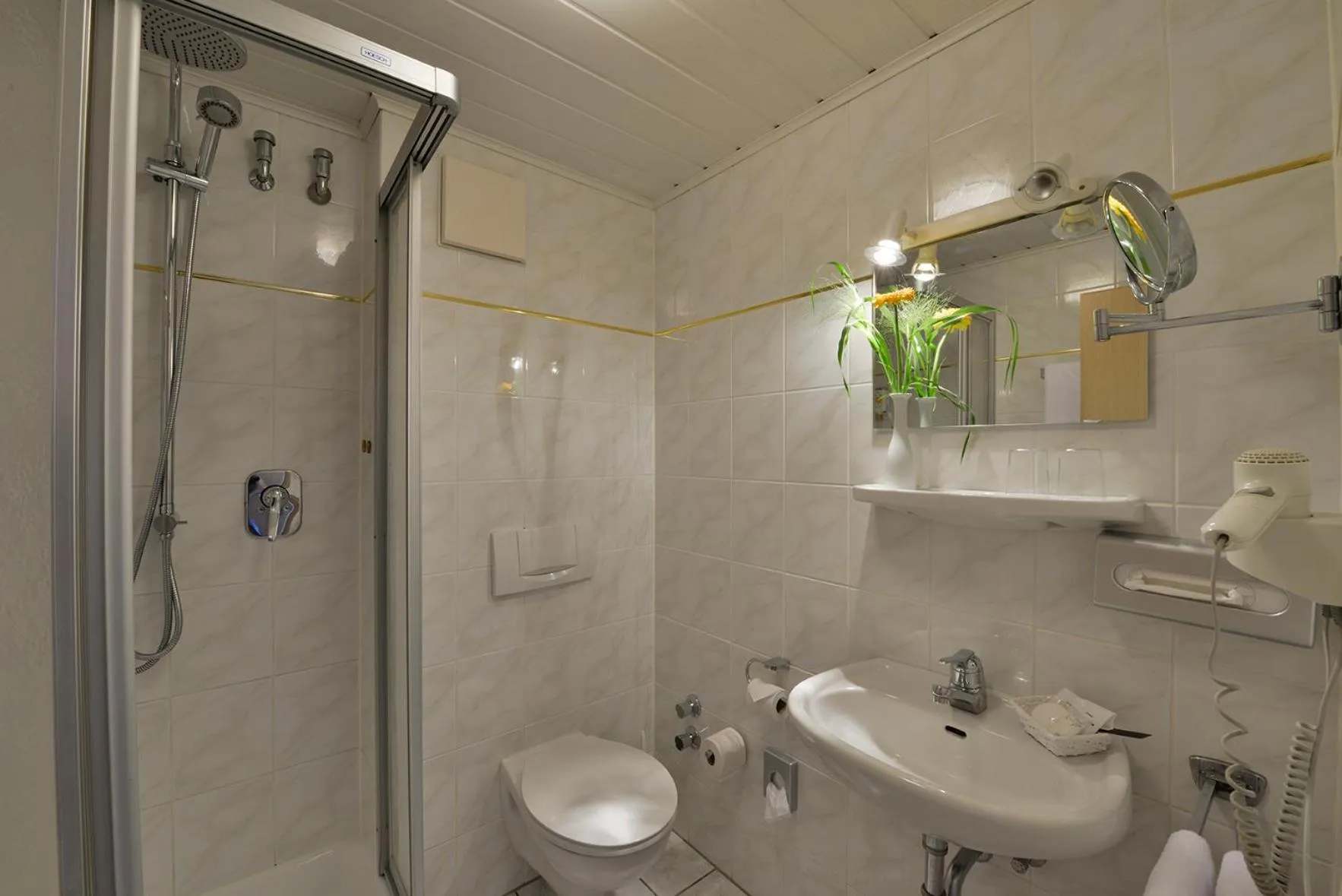 Shower in Hotel zur Post 3 Sterne superior