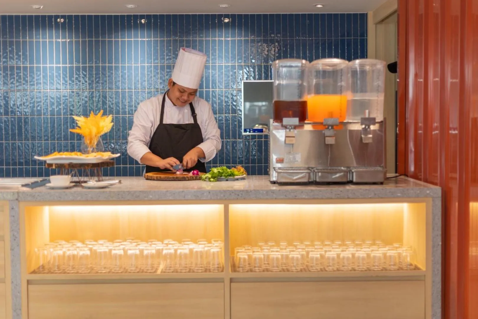 Restaurant/places to eat in Blue Hippo Hotel