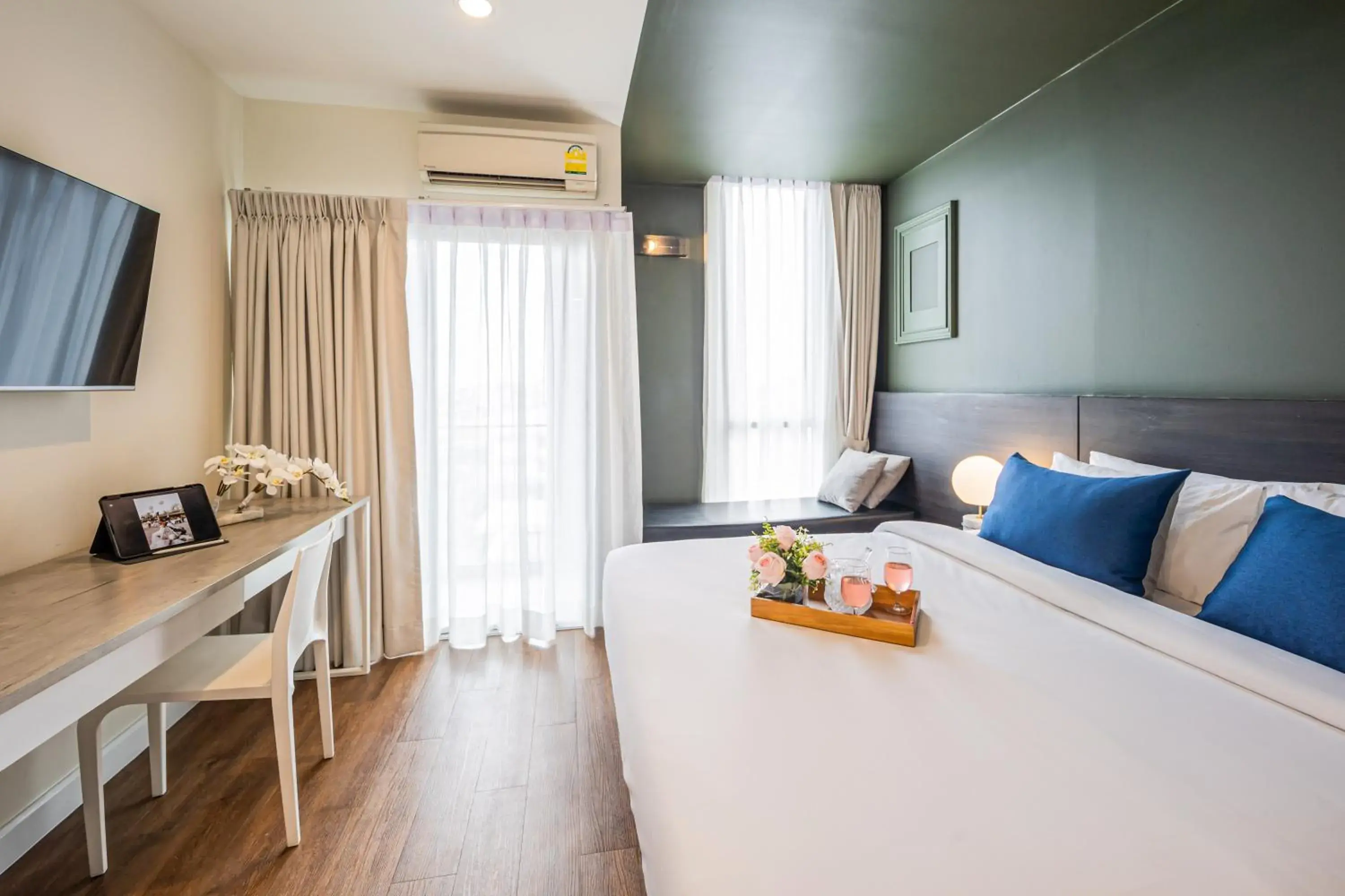 Bed in Blue Hippo & Red Crocodile Hotel Bed in Blue Hippo & Red Crocodile Hotel