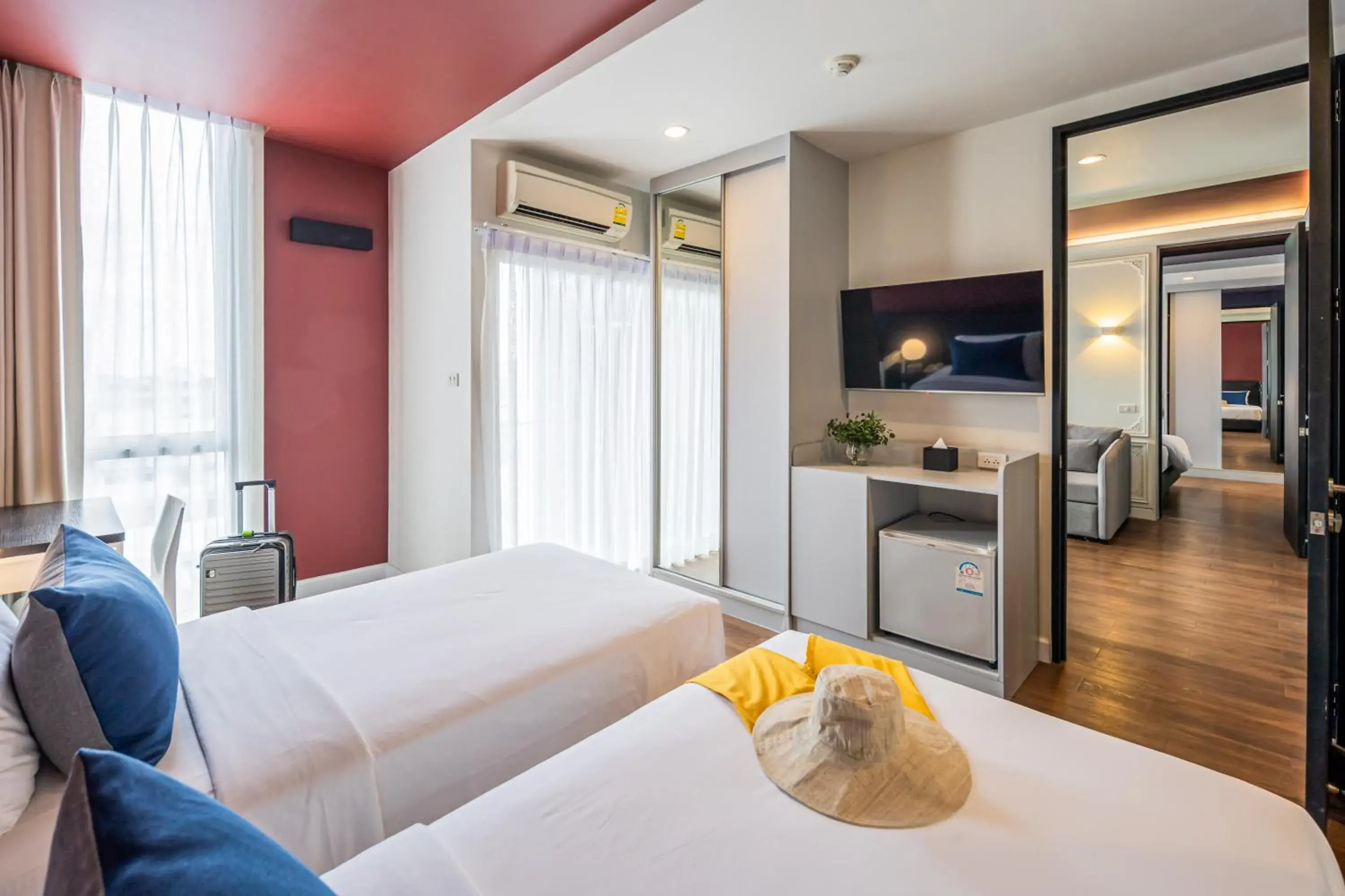 Bed in Blue Hippo & Red Crocodile Hotel Bed in Blue Hippo & Red Crocodile Hotel