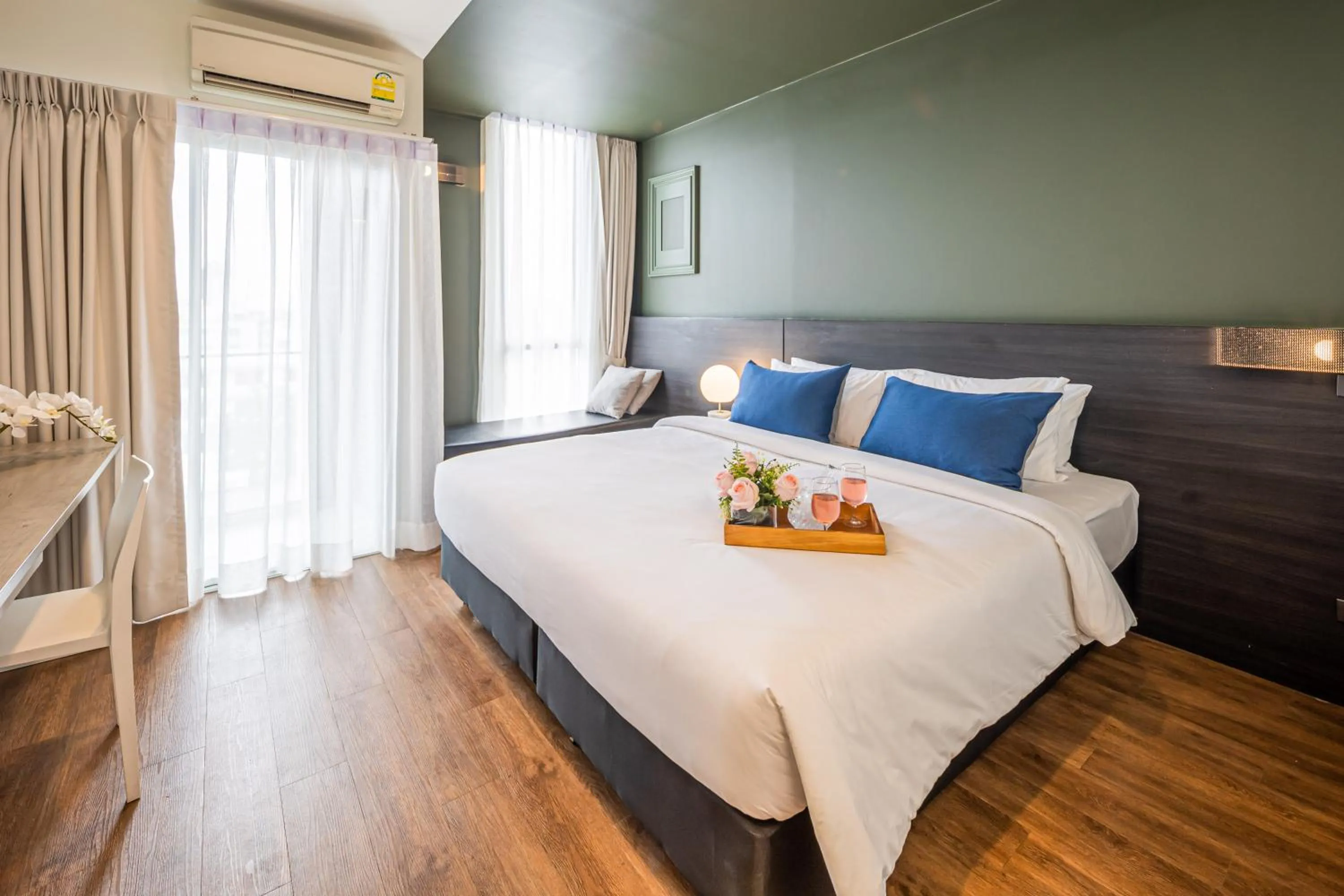 Bedroom, Bed in Blue Hippo Hotel