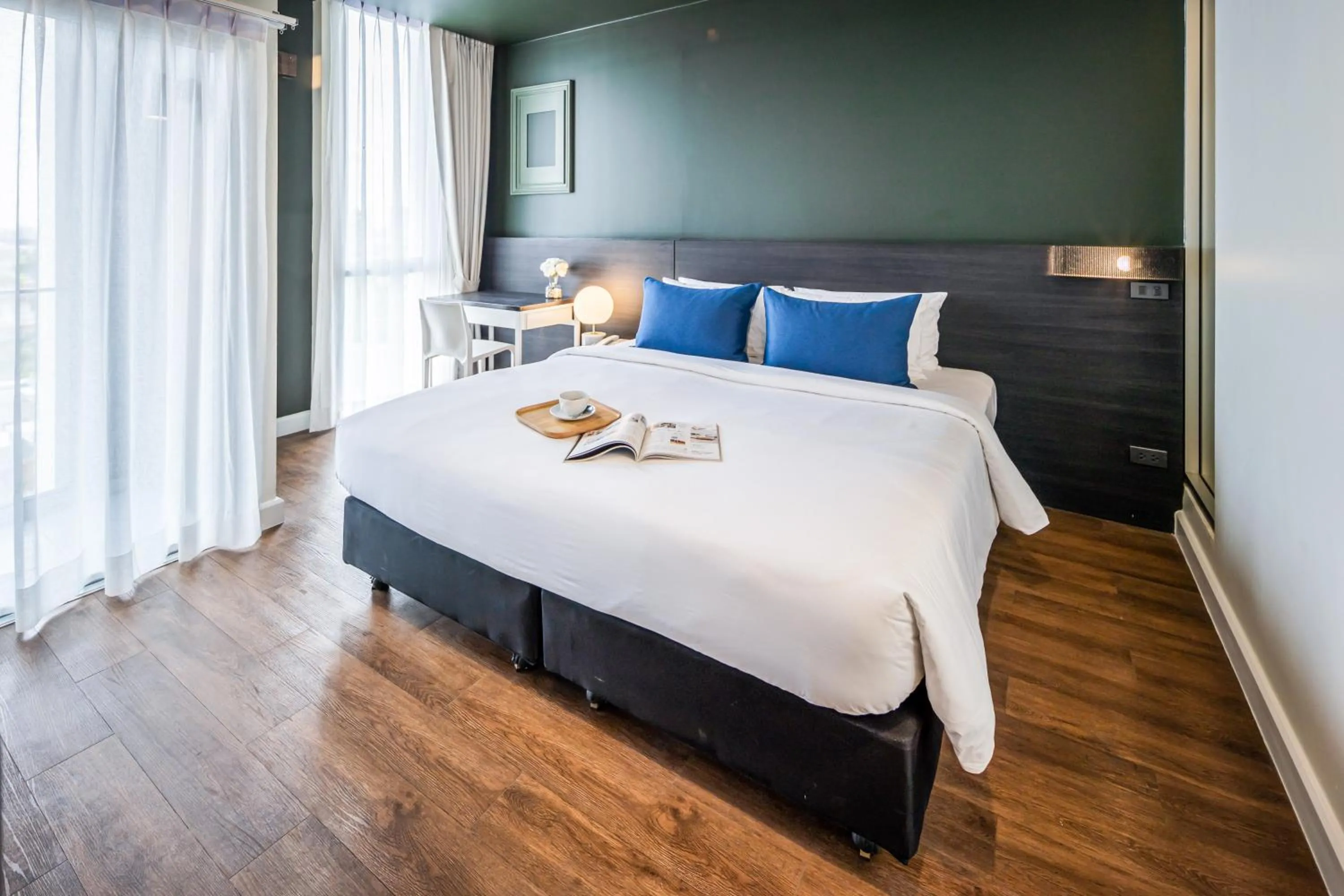 Bedroom, Bed in Blue Hippo & Red Crocodile Hotel