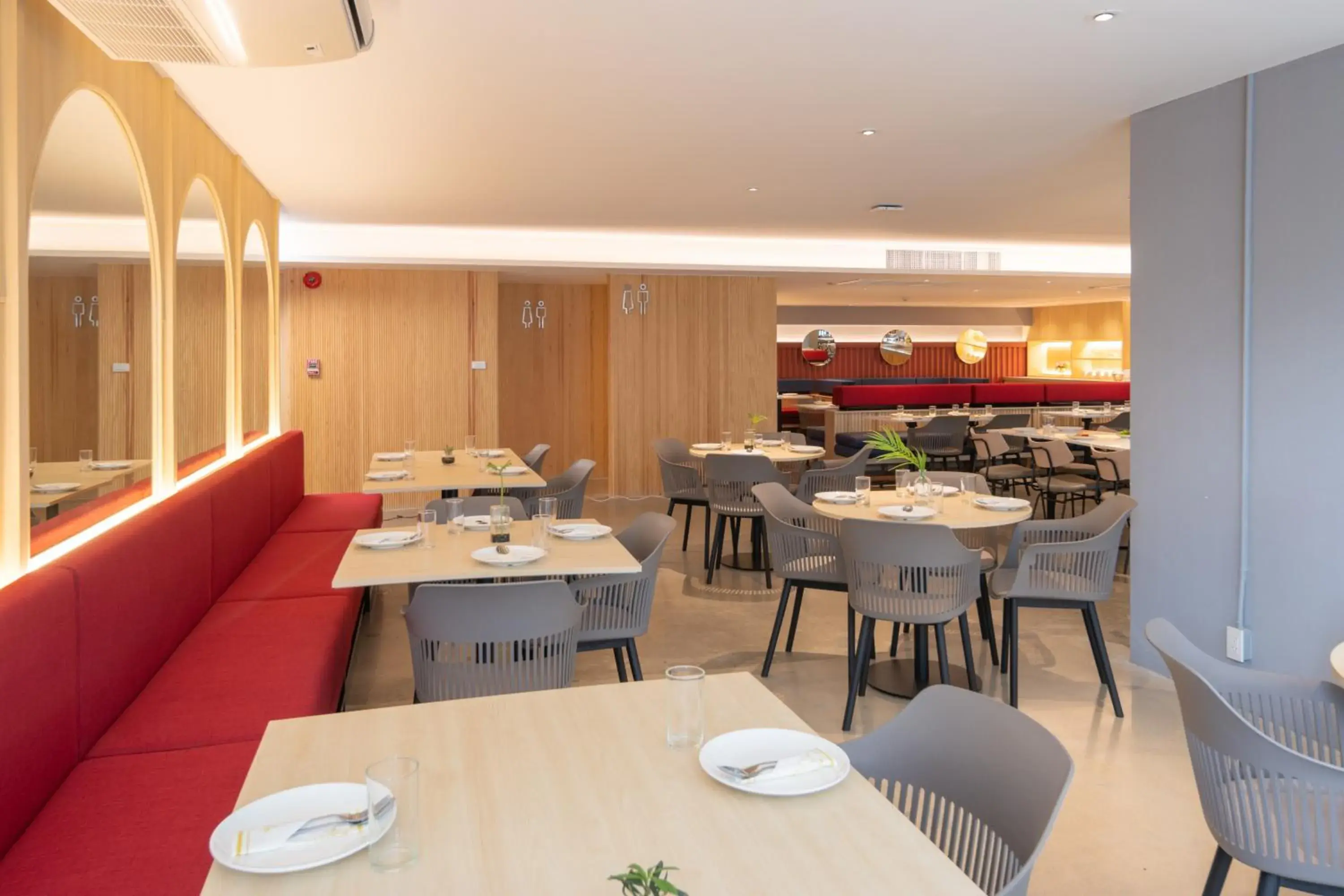 Restaurant/places to eat in Blue Hippo & Red Crocodile Hotel Restaurant/places to eat in Blue Hippo & Red Crocodile Hotel