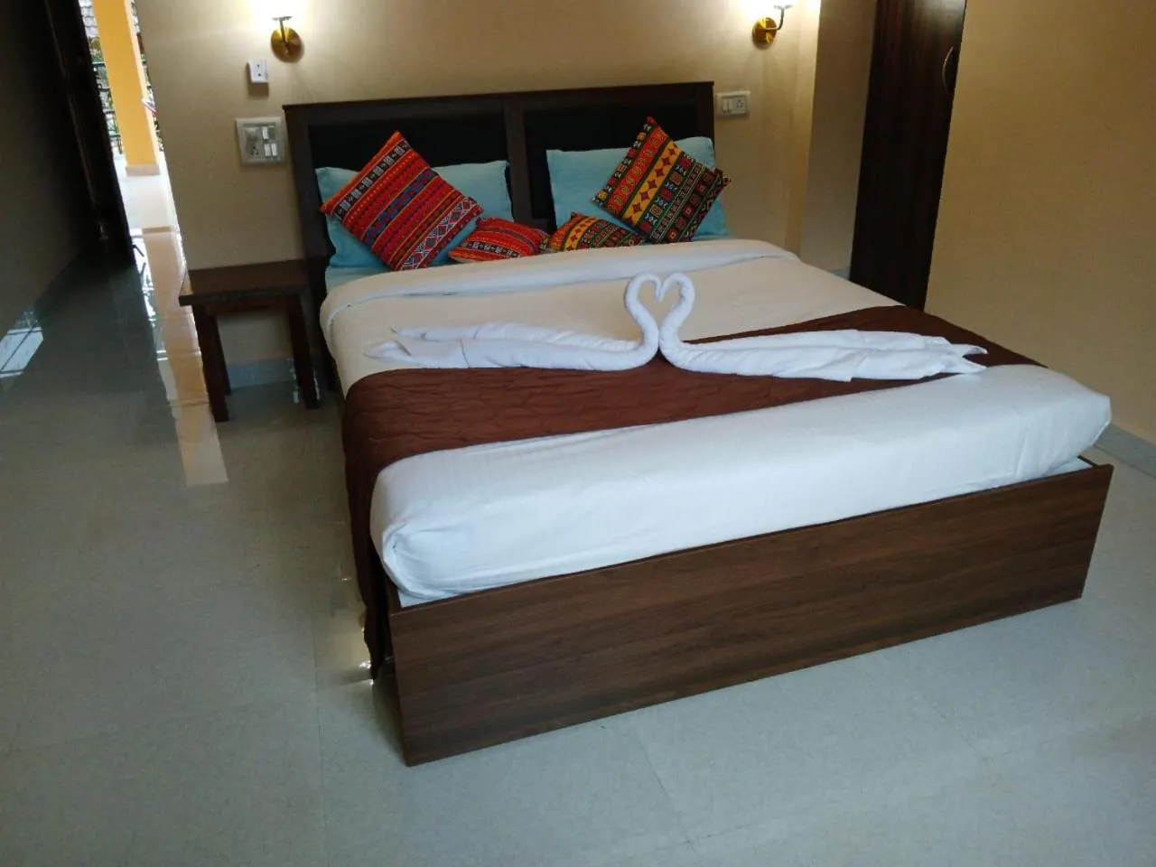 Deluxe Queen Suite in Joel's River Wood