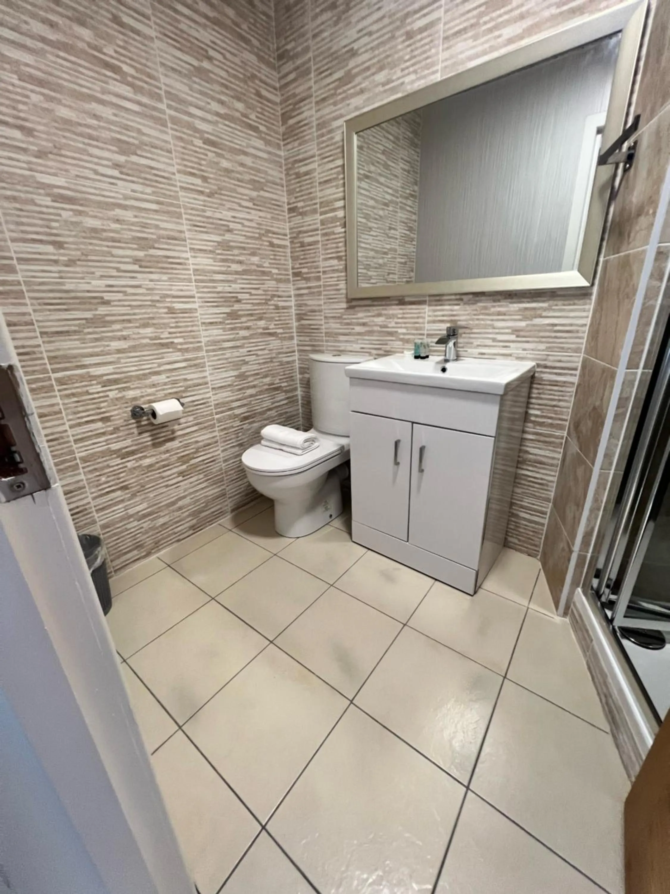 Bathroom in Earl David Hotel