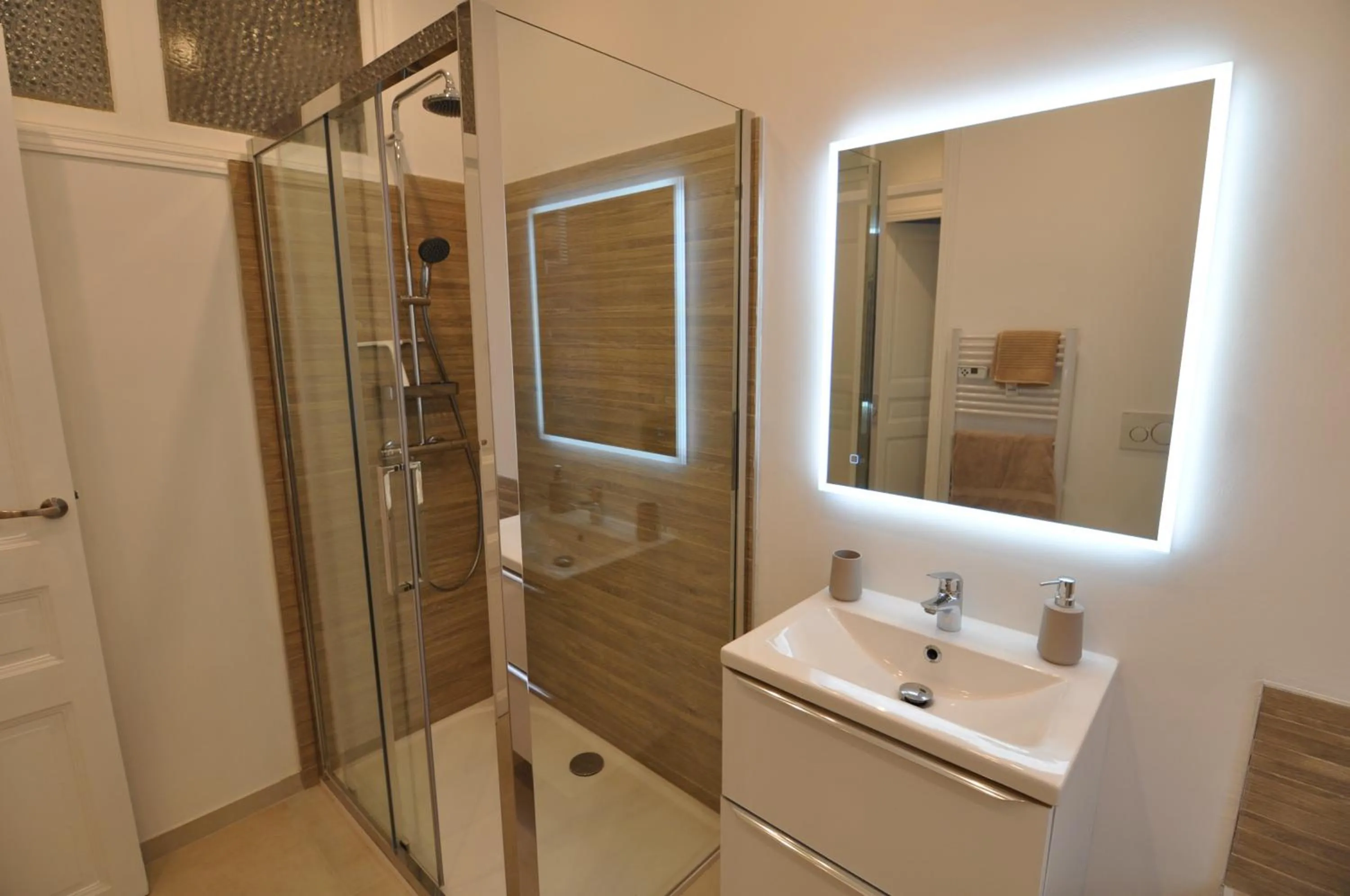 Shower in Palais Albert -2-Bedroom Apartment -Ponteil Beach -StayInAntibes