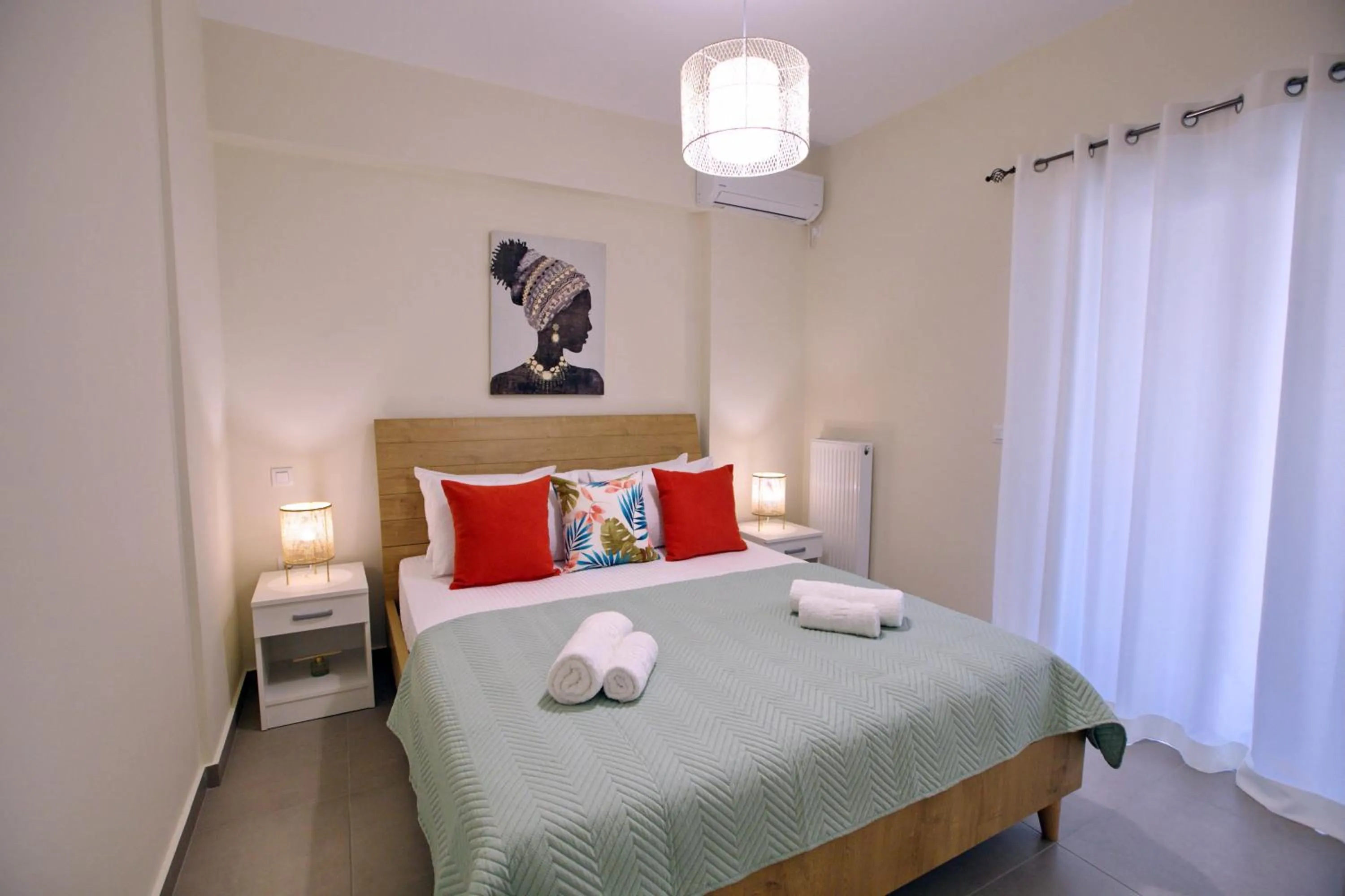 Bedroom, Bed in 90° - Ninety Degrees