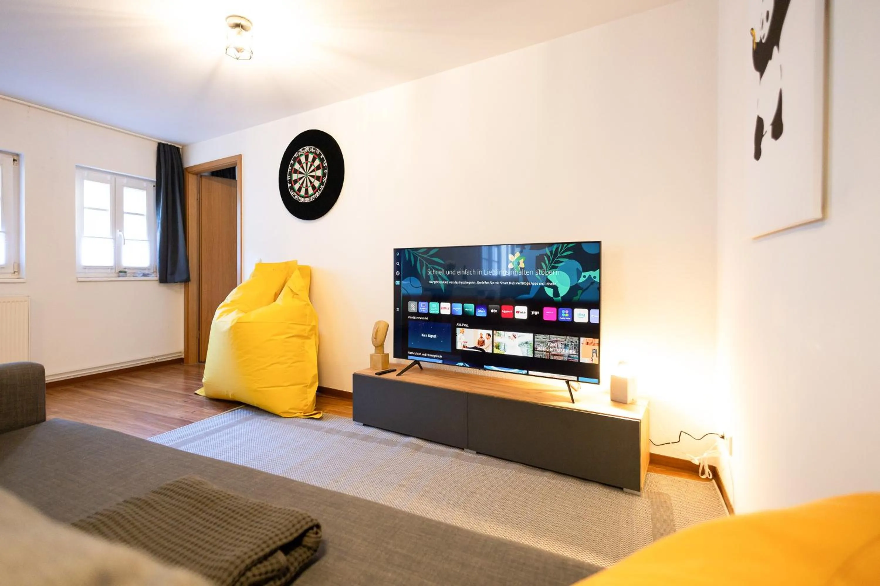 TV and multimedia in Apartments an der Oper - Innenstadt - Zentral - Küche - Wifi - Powered by Ko-Living