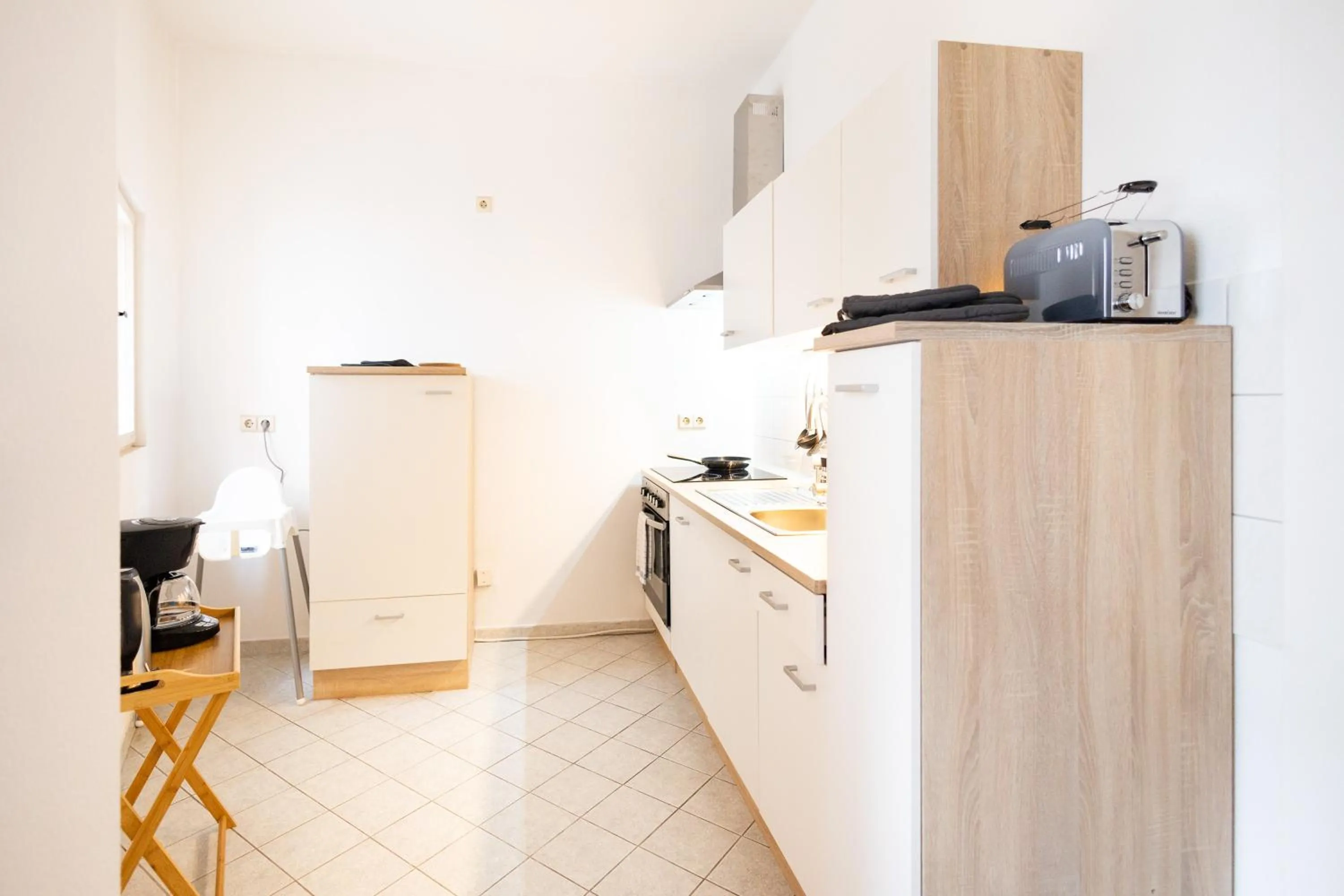 Kitchen or kitchenette in Apartments an der Oper - Innenstadt - Zentral - Küche - Wifi - Powered by Ko-Living