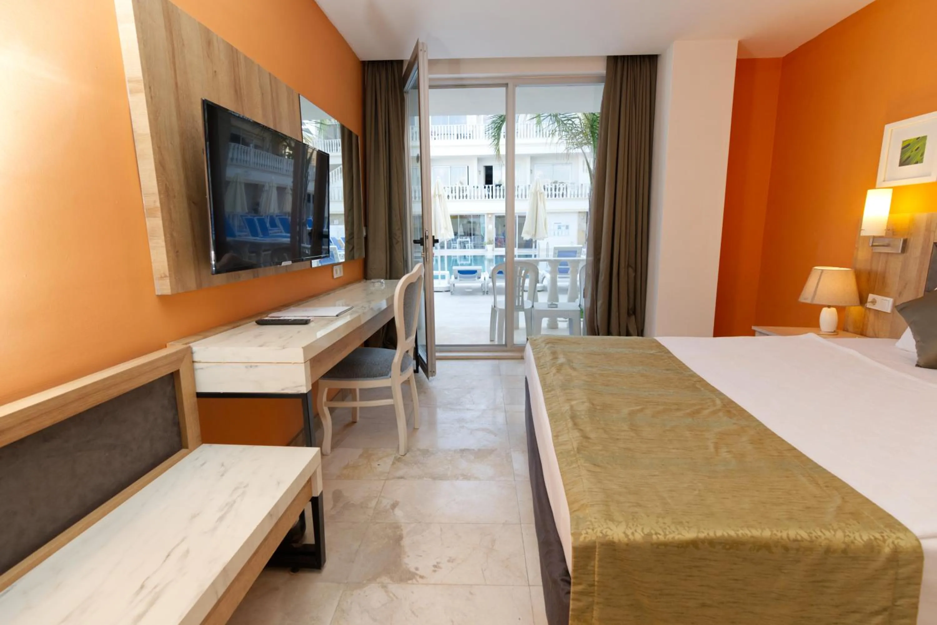 TV and multimedia, Bed in SL La Perla Hotel Kemer