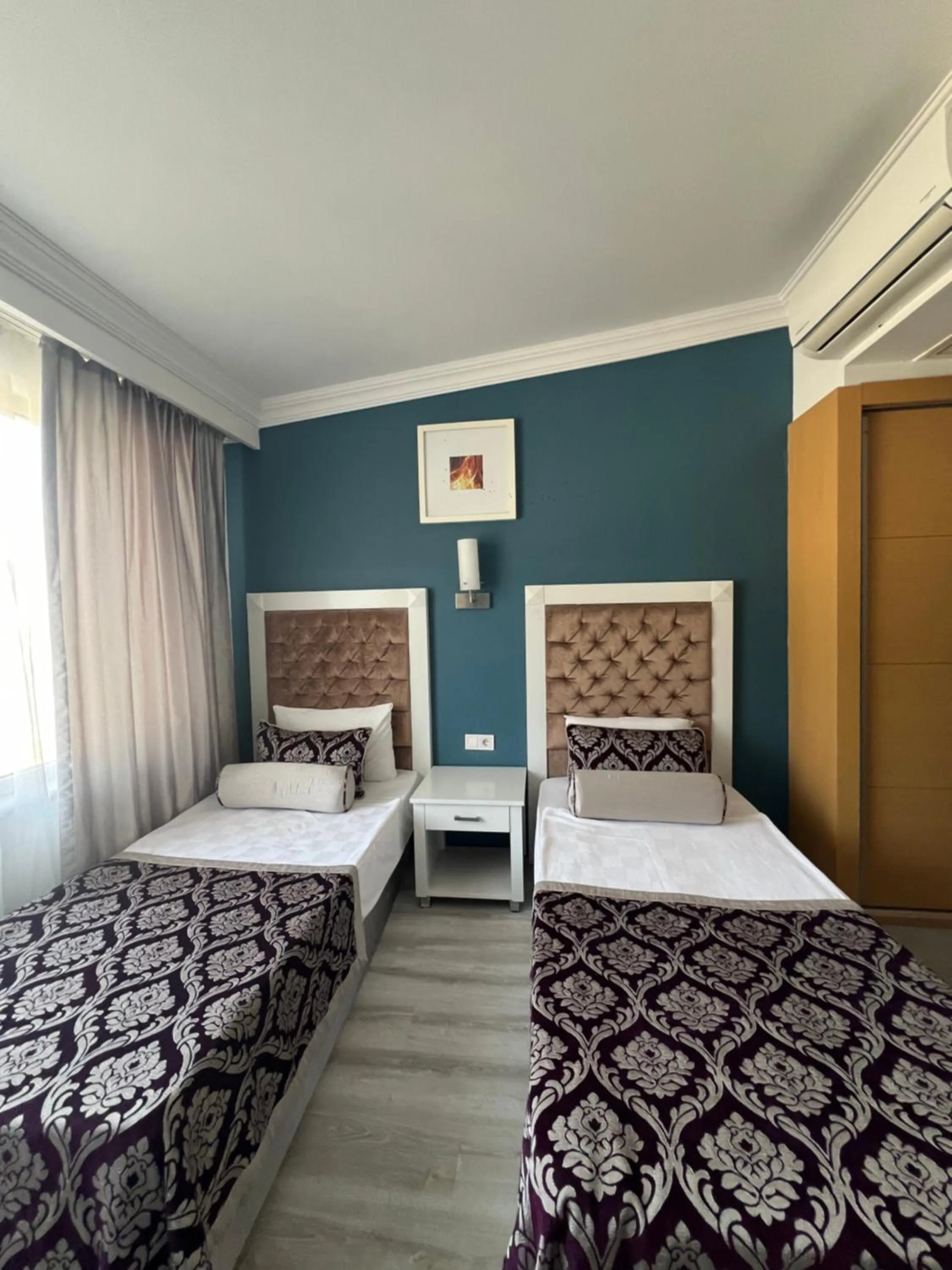 Photo of the whole room, Bed in SL La Perla Hotel Kemer