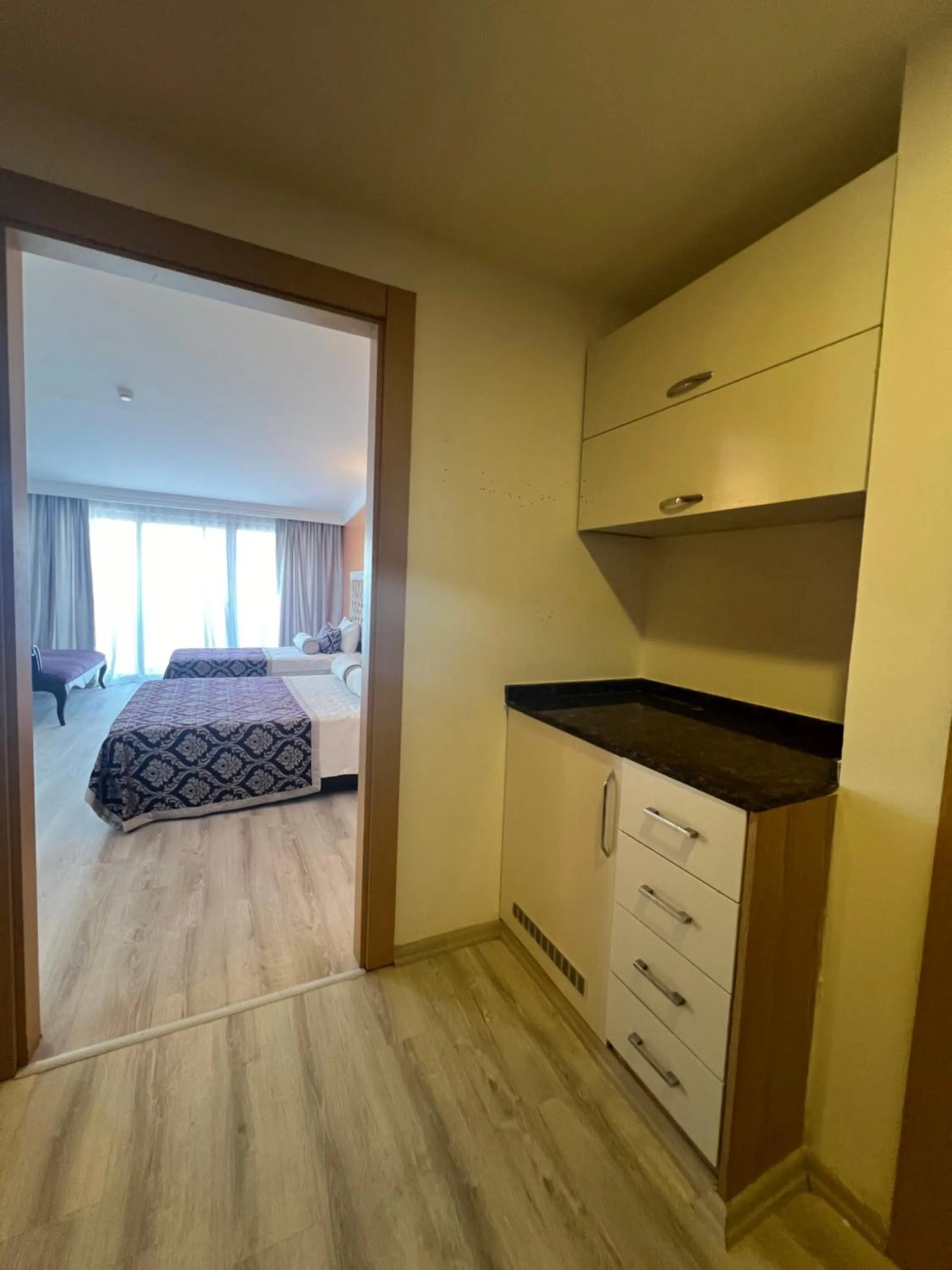 Kitchen or kitchenette, Bed in SL La Perla Hotel Kemer