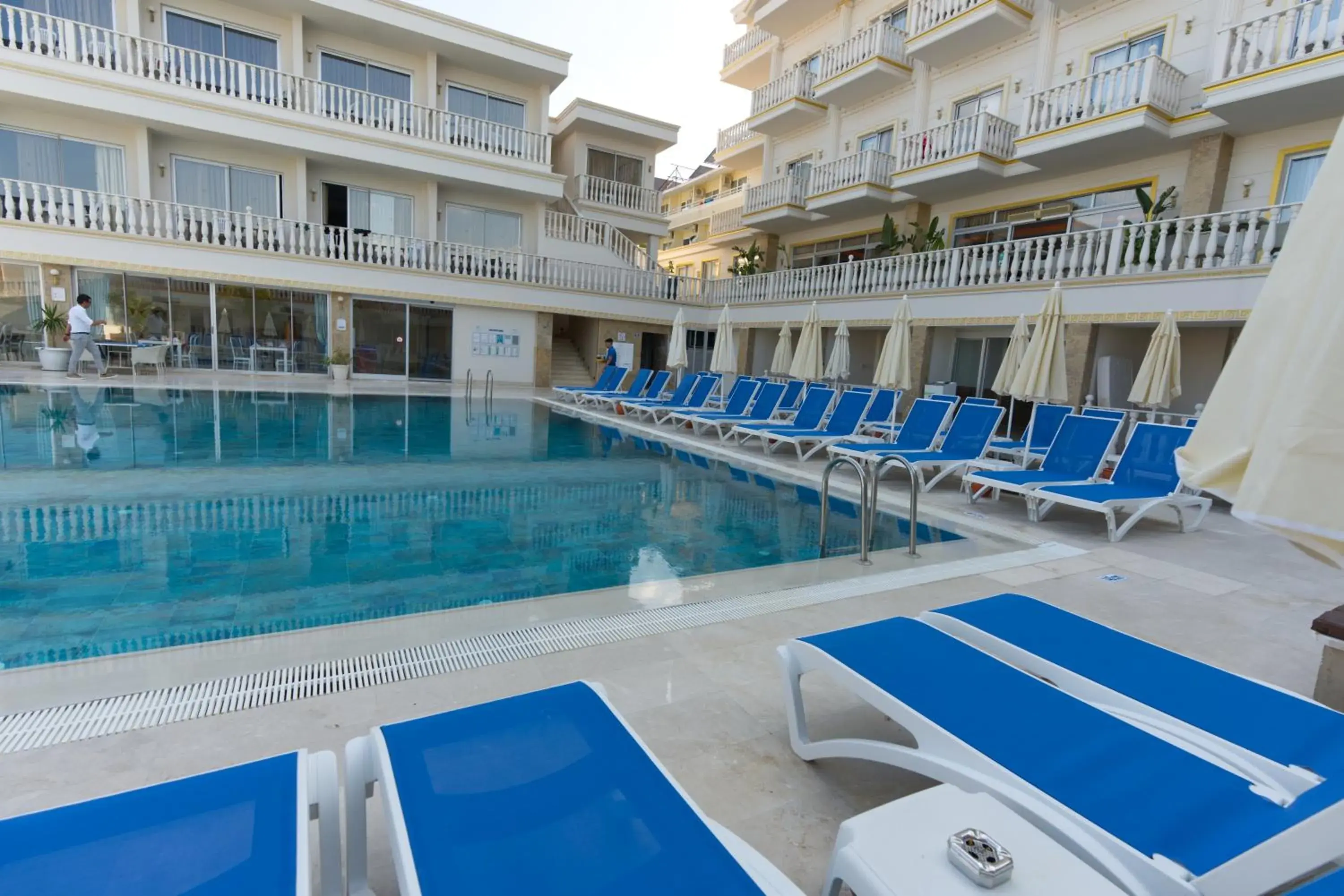 Swimming pool in SL La Perla Hotel Kemer Swimming pool in SL La Perla Hotel Kemer