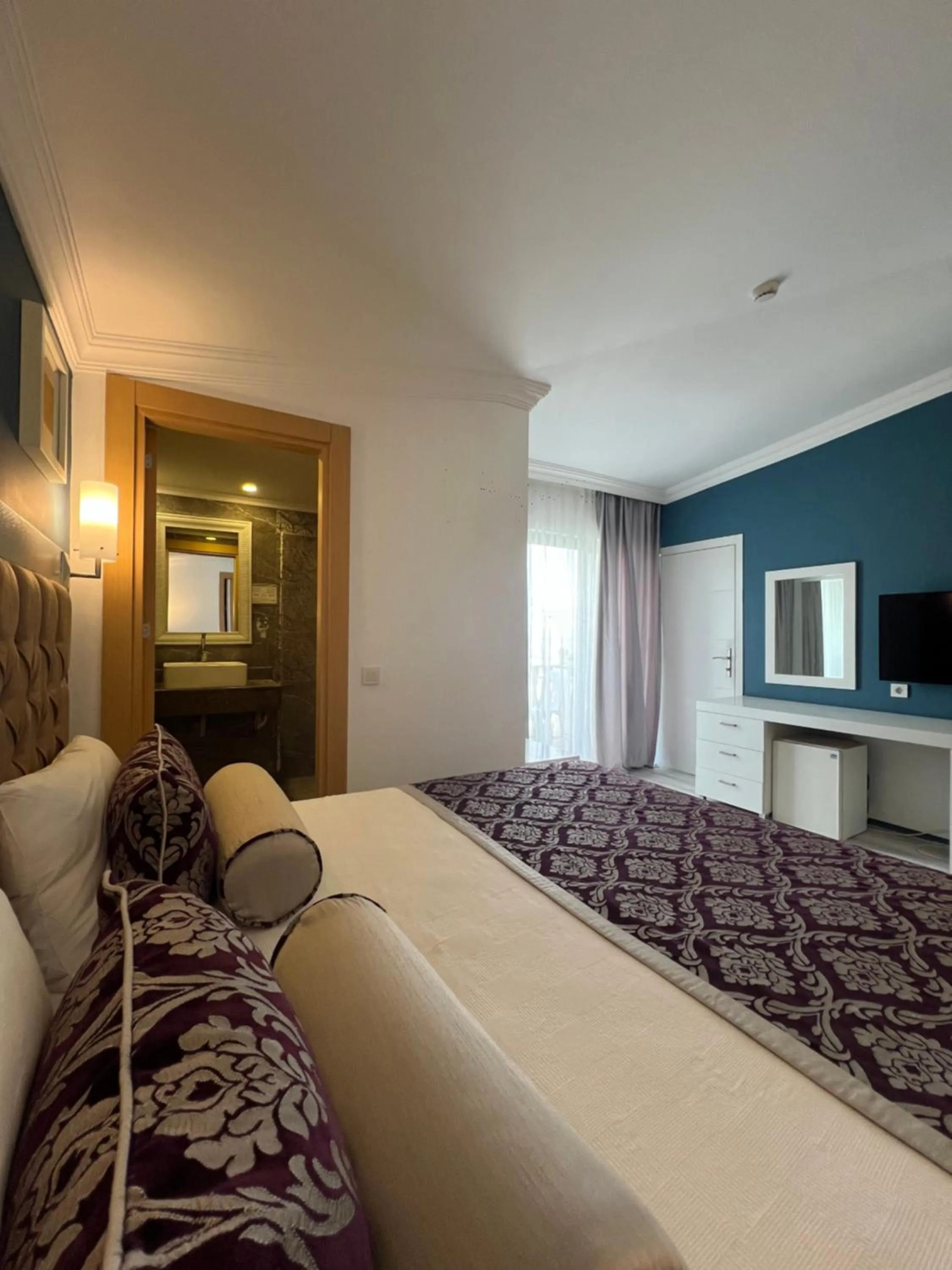 Photo of the whole room, Bed in SL La Perla Hotel Kemer