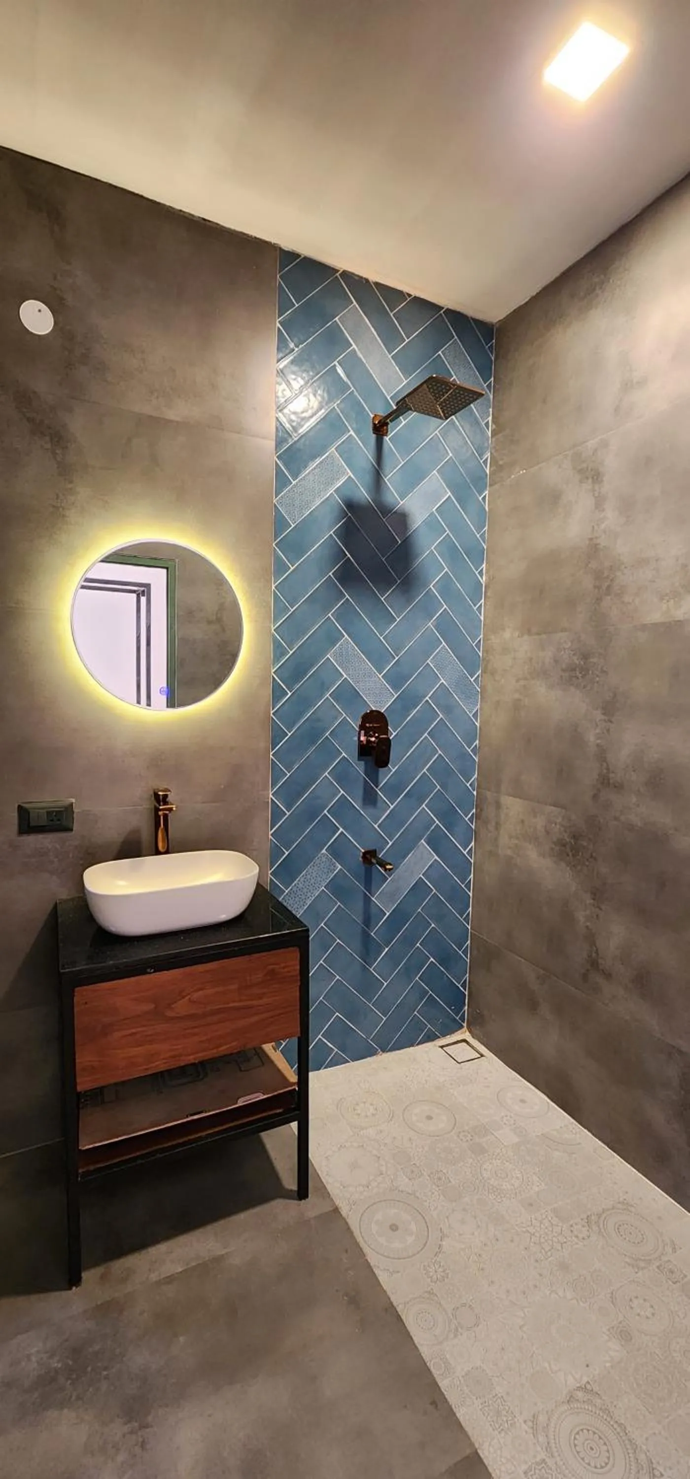 Shower in Bendheka - Cliff Front Cottages Coorg