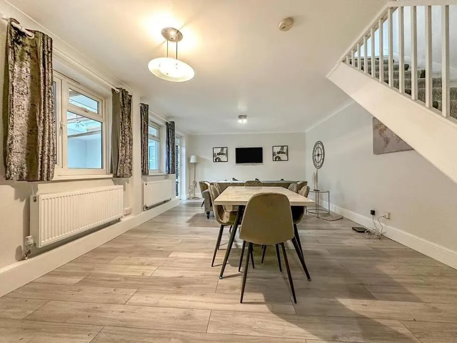 New Cosy Luxury 3 Bedroom House in Battersea London